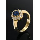 Gelbgold 750 Entourage Ring mit facettiertem Saphir (ca. 0.55ct) in Brillantlünette (zus. ca. 0.35c