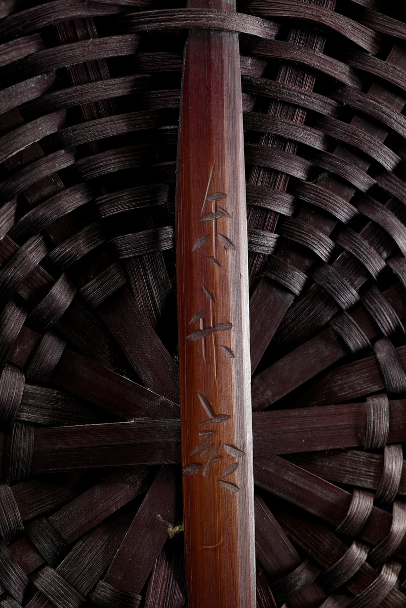 Tall Ikebana basket with handles, bamboo wickerwork, Japan Meiji/Showa period, signed, h. 26,8cm - Image 7 of 7