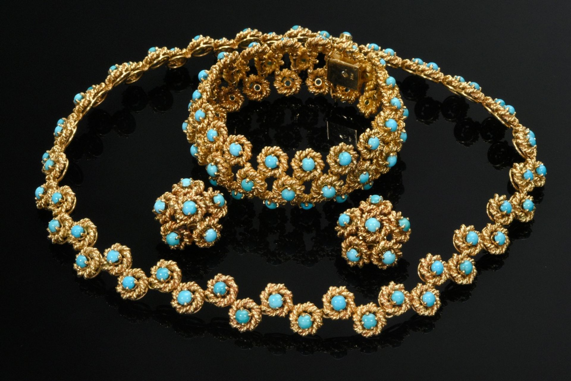 4 Various pieces of yellow gold 750 jewellery with cord strings circa 1960: turquoise sabochon neck