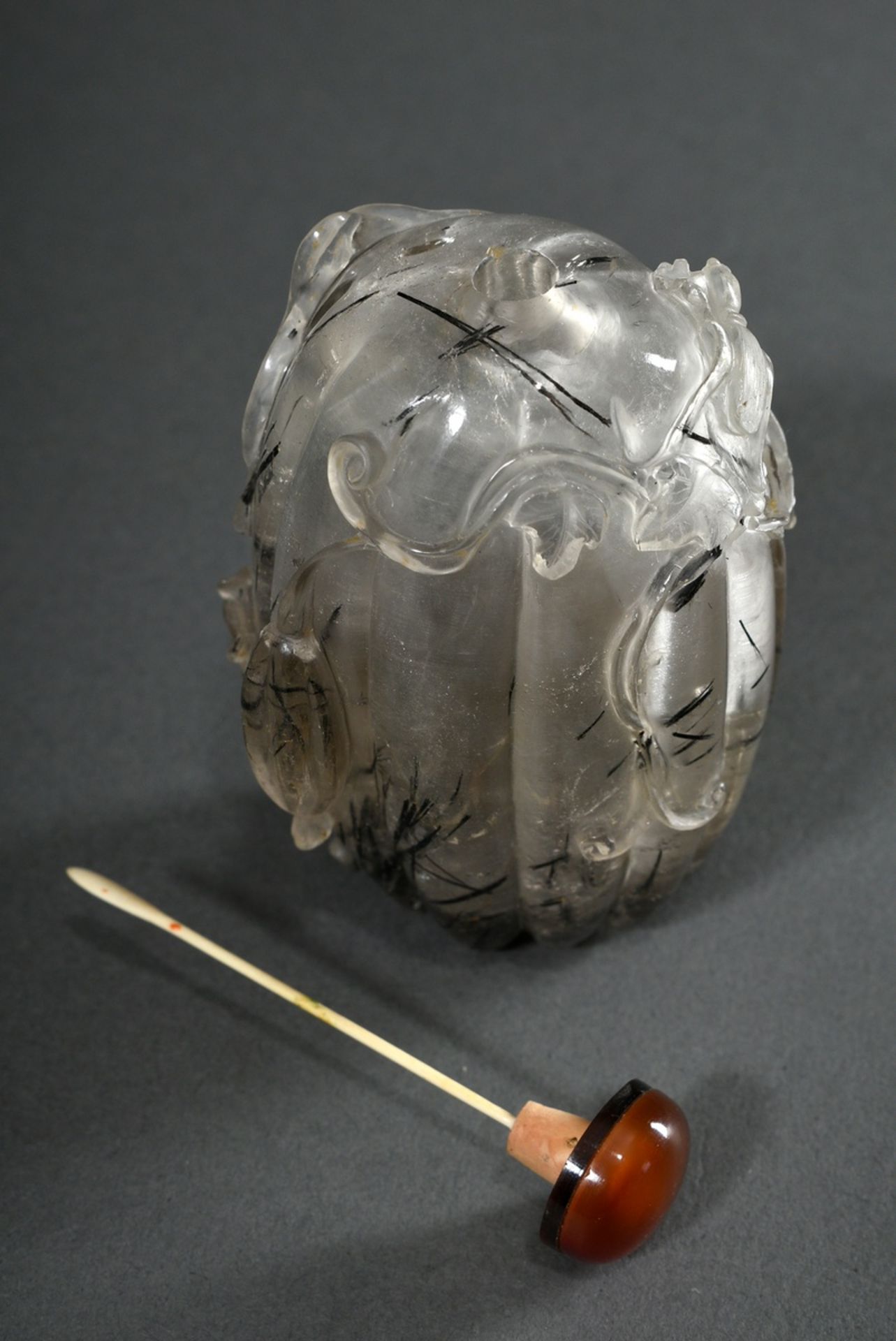 Exceptional rock crystal snuffbottle with rutile needles in gourd form with sculptural cut "blossom - Image 4 of 5