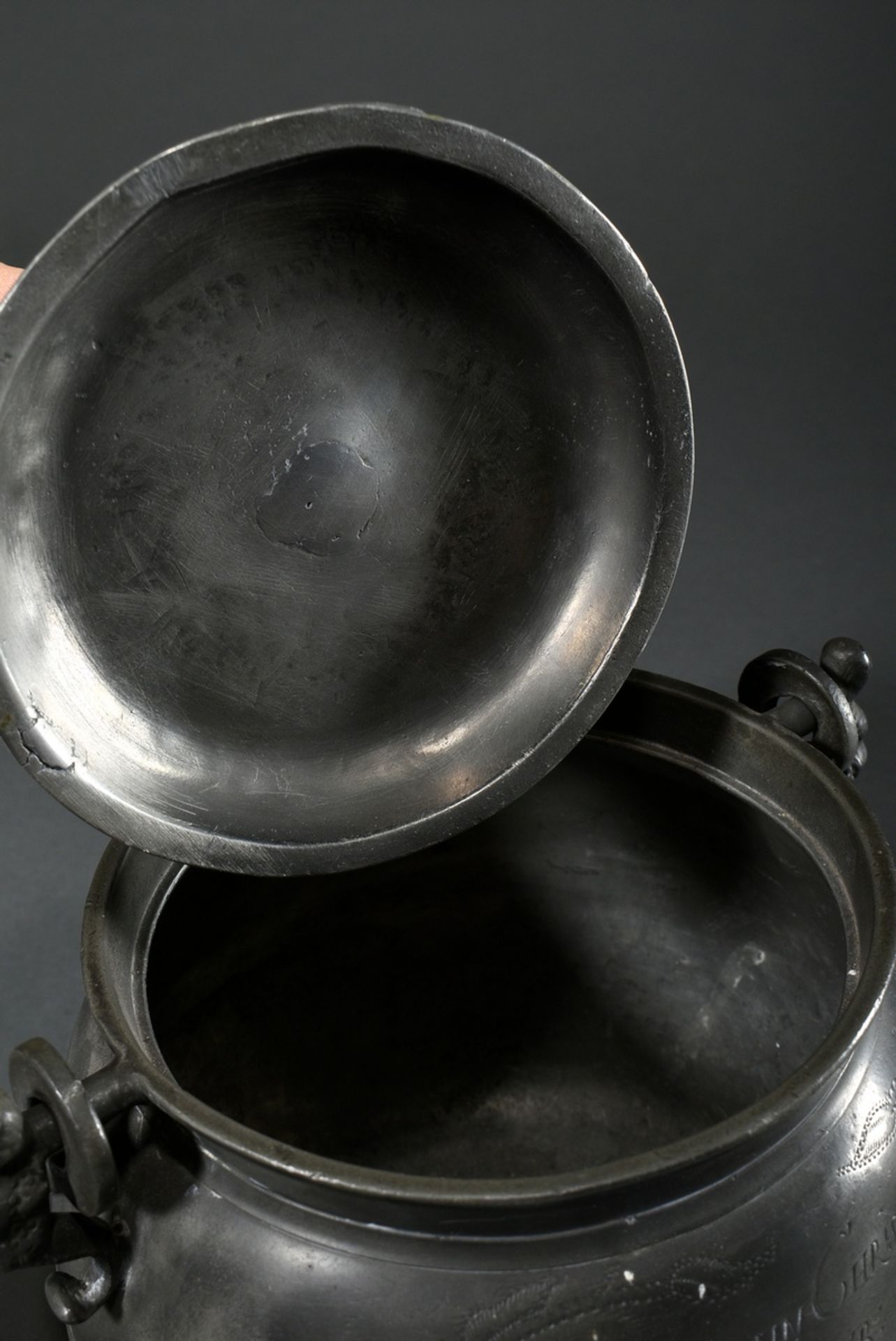 2 Various pieces of Wismar pewter: large hanging pot with figural handles (food carriers) and engra - Image 5 of 11