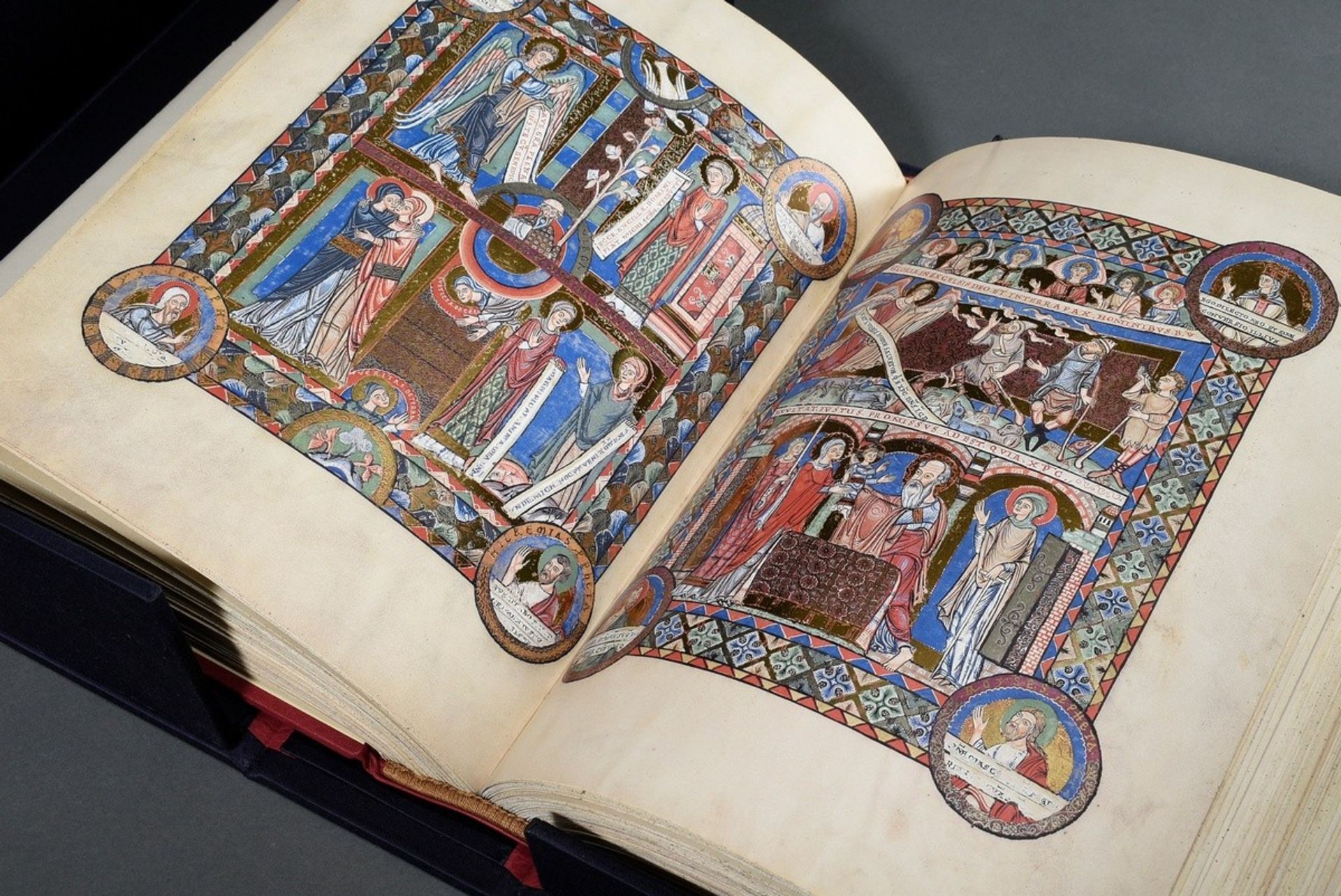 Volume "Evangeliary of Henry the Lion", full facsimile of the Codex Guelf. 105 Noviss. 2° of the He - Image 6 of 13