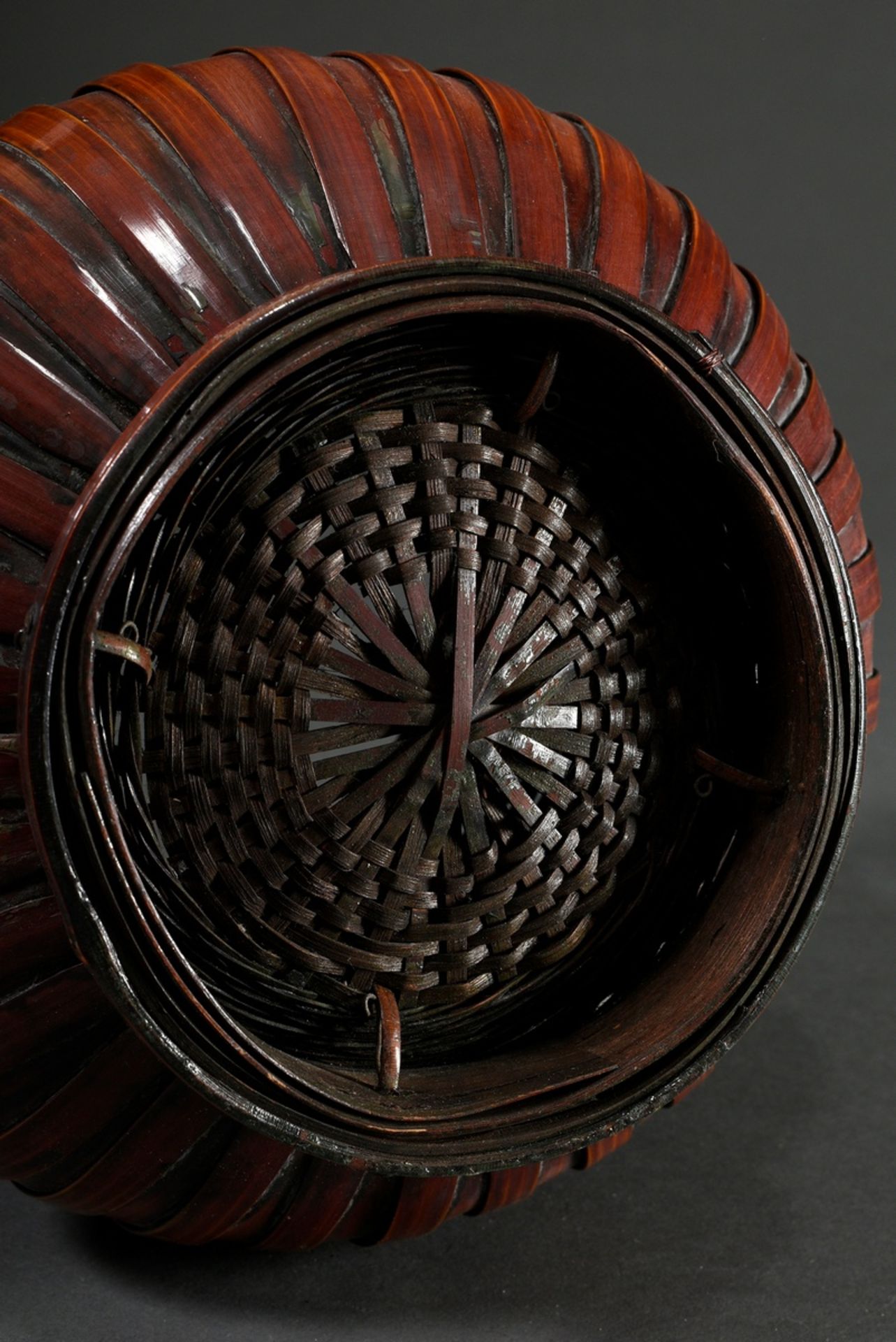 Ikebana basket with handles, lacquered bamboo wickerwork, Japan Meiji/Showa period, h. 21cm - Image 4 of 4