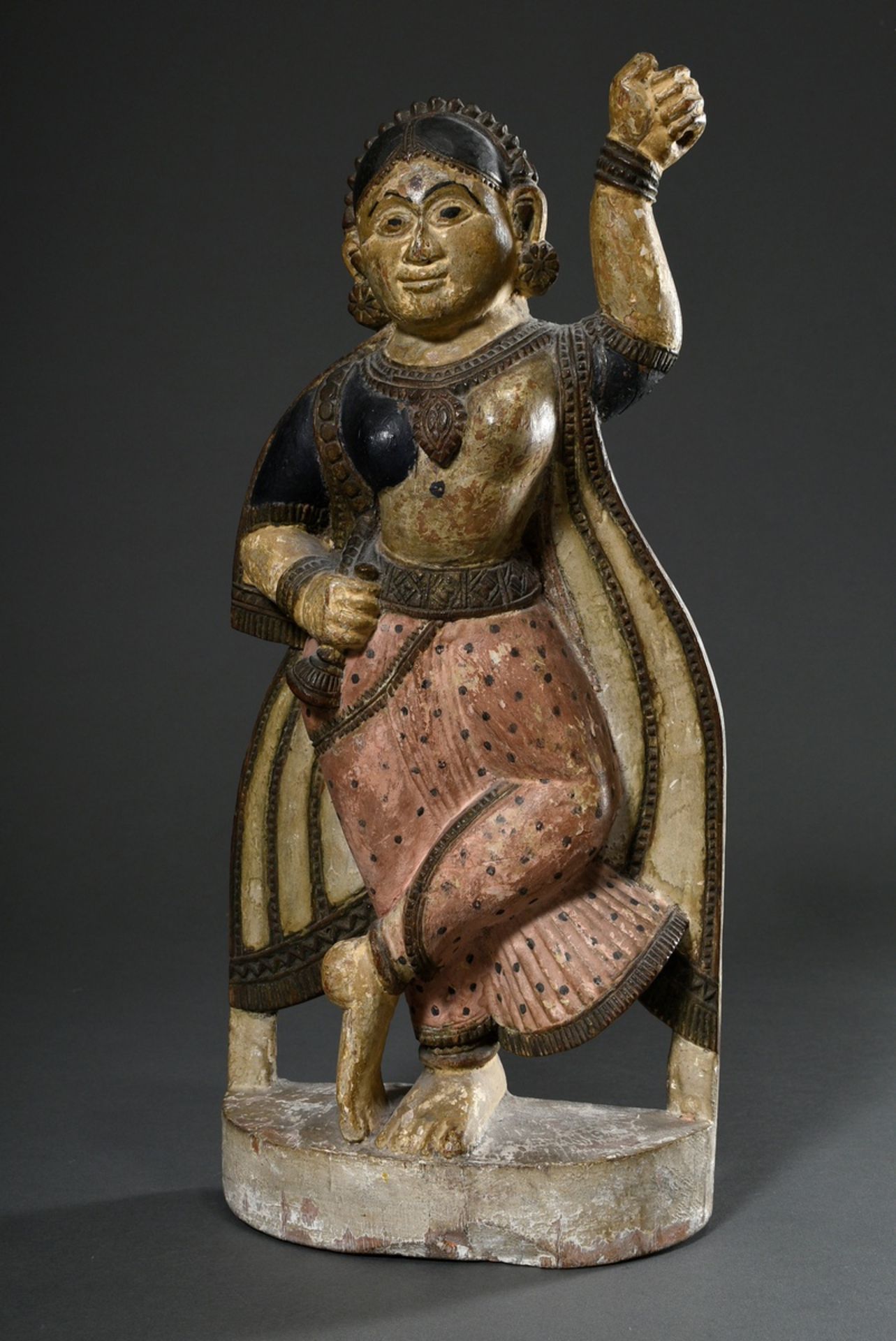 2 Various Indian figures with coloured setting "Temple dancer" and "Horse", carved wood, h. 16,5/44 - Image 3 of 9