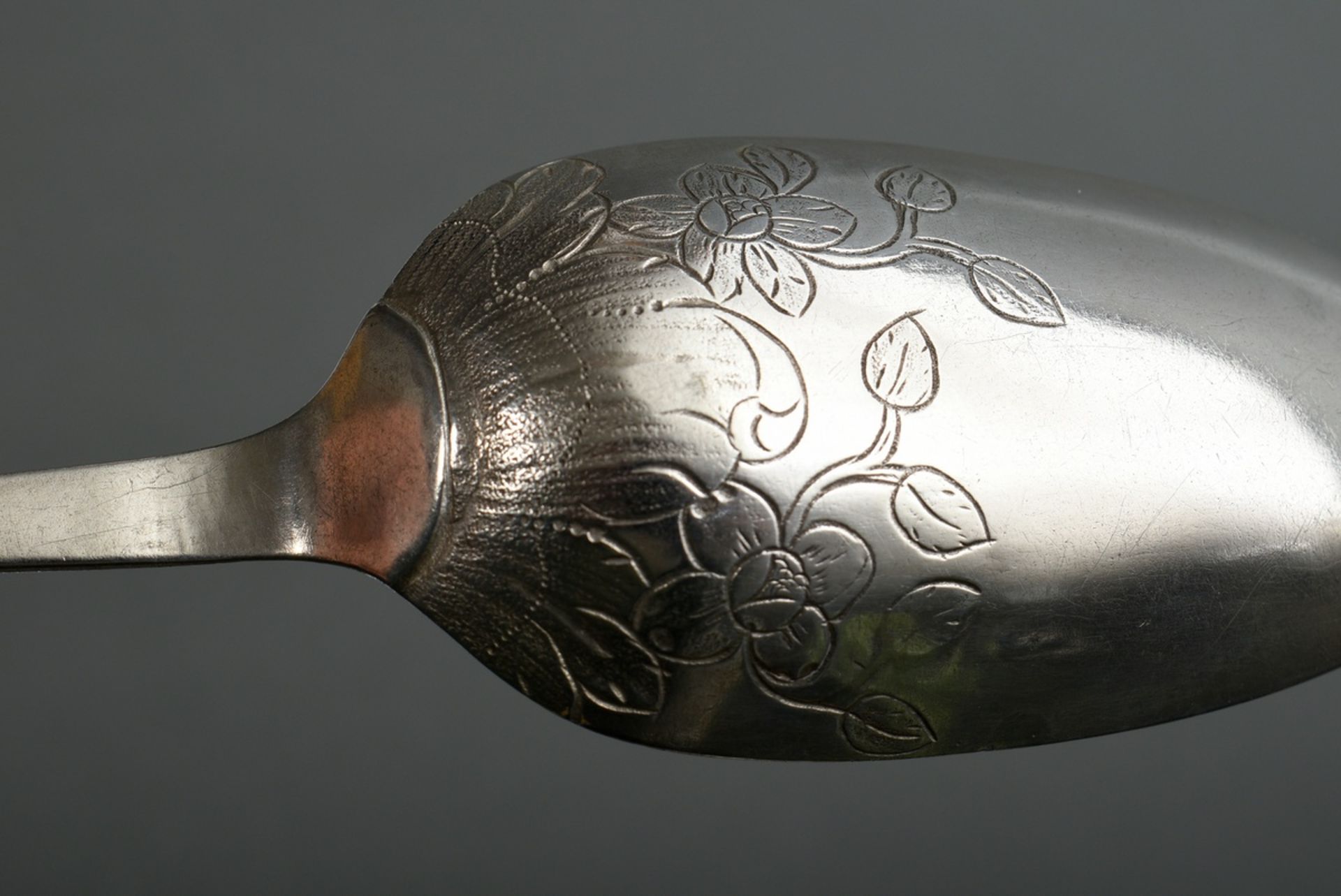 2 Various baroque spoons with violin pattern, floral engravings and engraved owner's monograms on t - Image 5 of 5