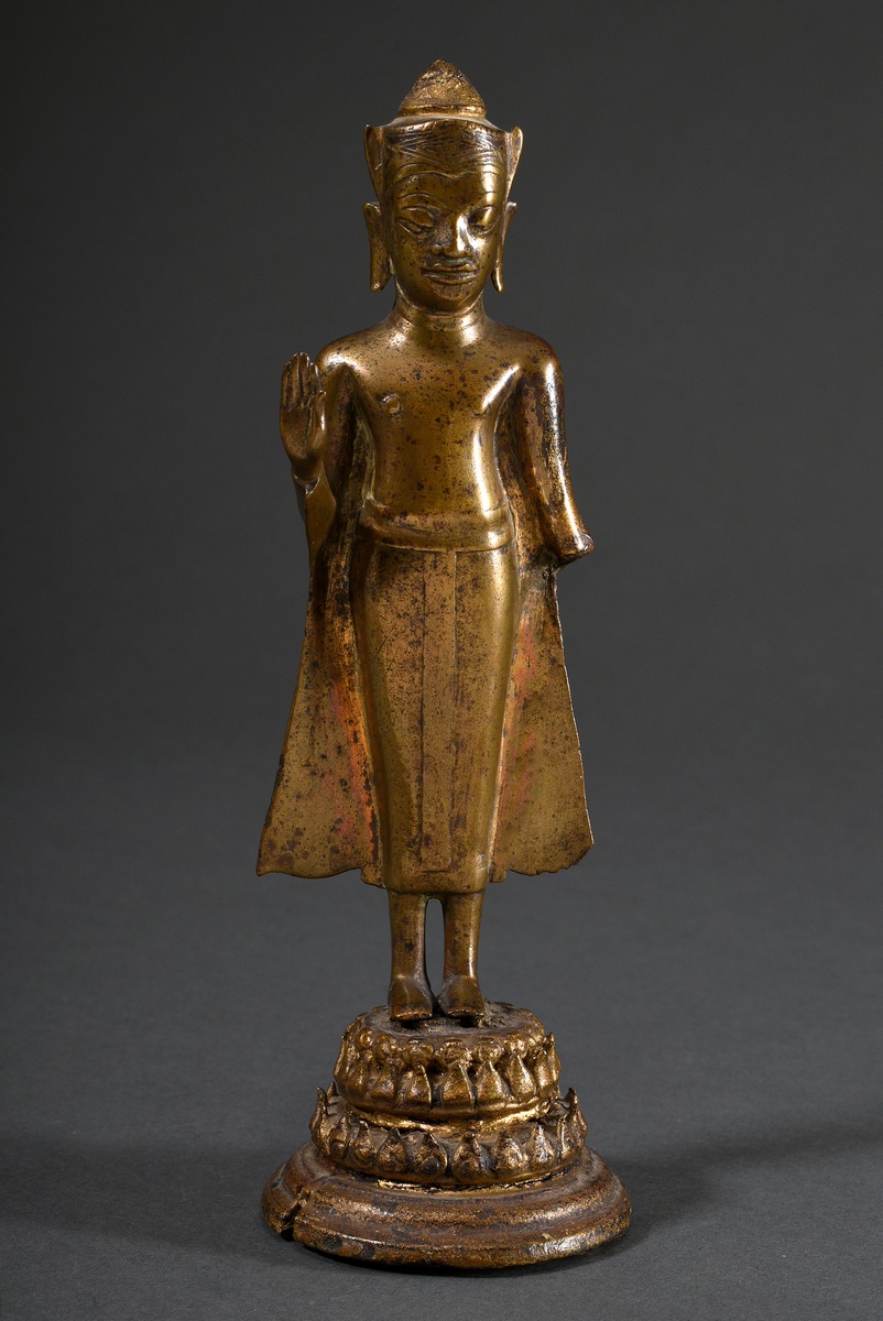 Brass figure "Standing Buddha on a lotus base" in Ayutthaya style, Thailand 16th/17th century, h. 2 - Image 2 of 6