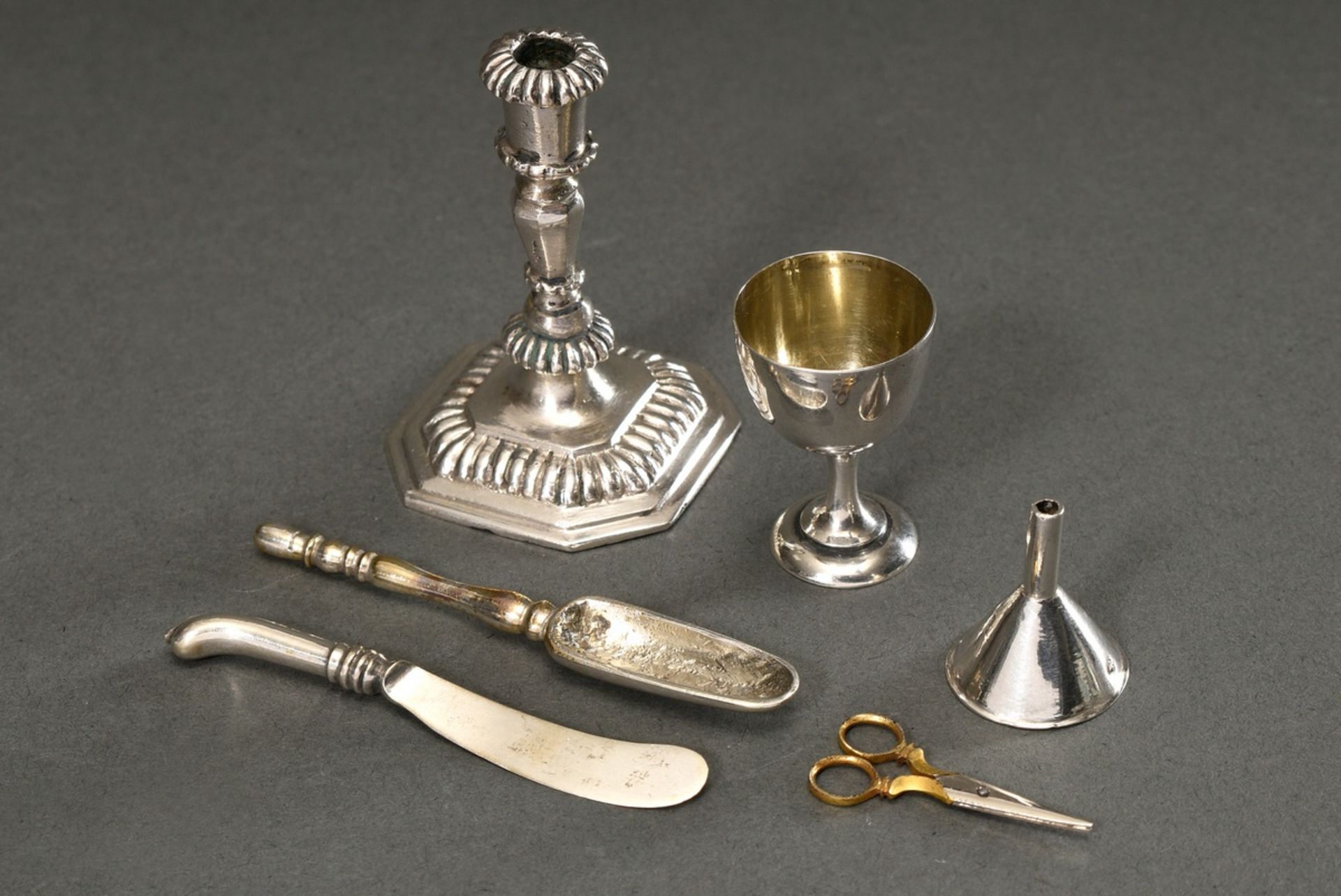 6 Various parts doll's house miniatures: Régence candlestick with grooved decoration, knife, marrow - Image 2 of 2