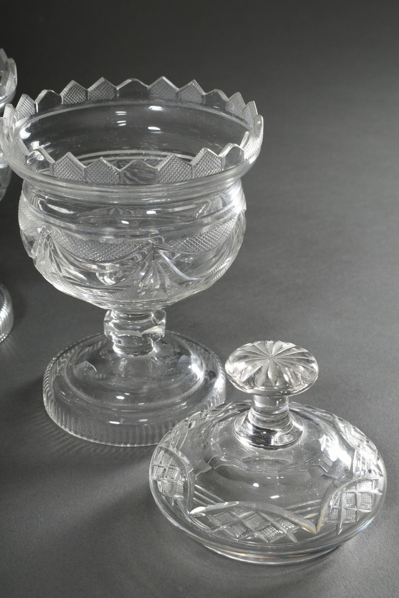 Pair of crystal lidded vessels with rich cut, garland decoration, 19th century, h. 19cm, rim crowns - Image 3 of 4