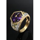 Moderner Gelbgold 750 Ring mit eingeschliffenen Amethysten und Peridots in Magic Setting sowie kle