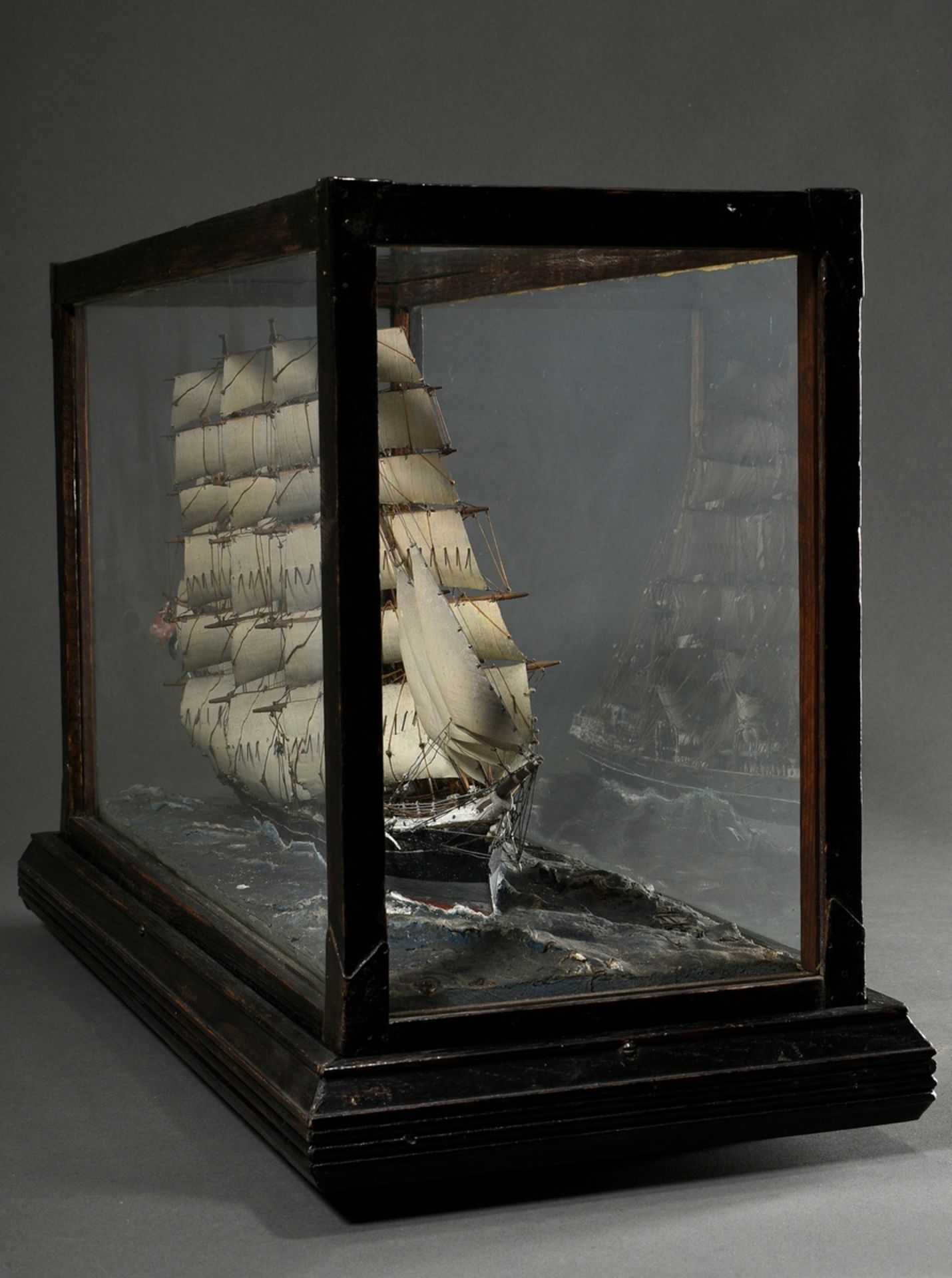 Diorama with full-ship model "Four-master 'Tellus'", around 1900, 41,5x66,5x28,5cm, small defects,  - Image 4 of 12
