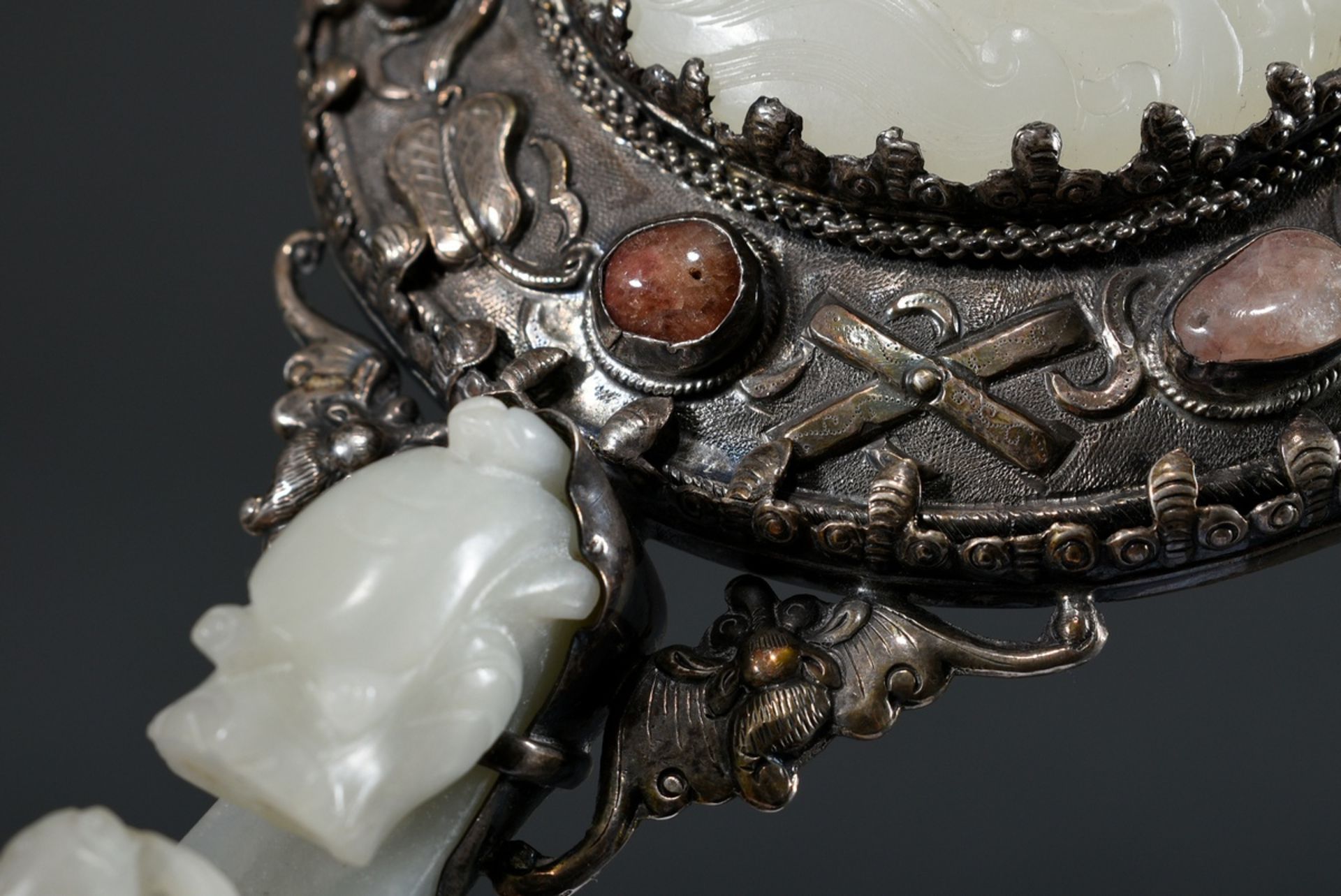 Chinese silver hand mirror with incorporated fine light hetian jade plaque with raised relief "flow - Image 3 of 9