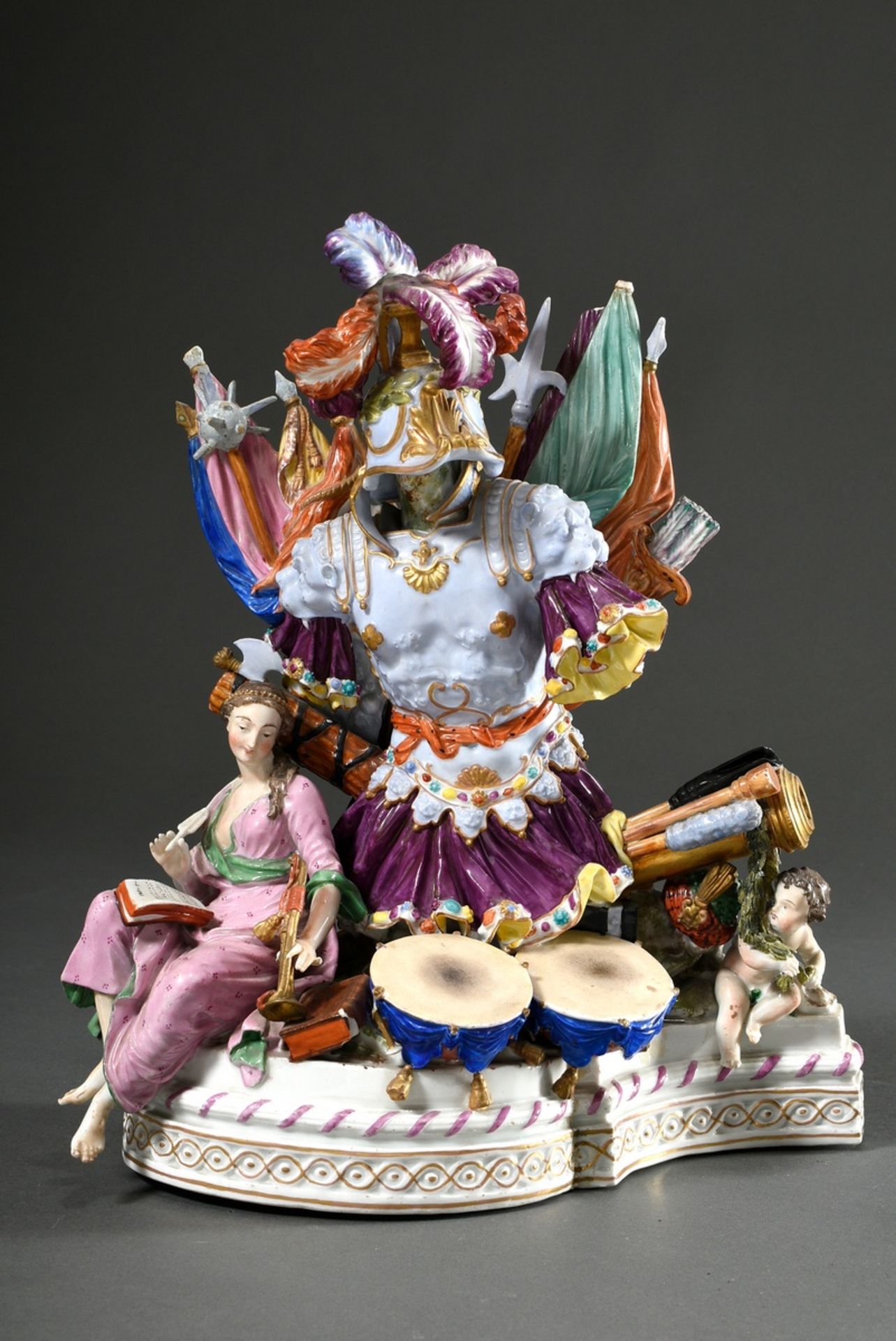 Important Meissen centrepiece "Victoria I", in the centre a helmeted armour as well as numerous war