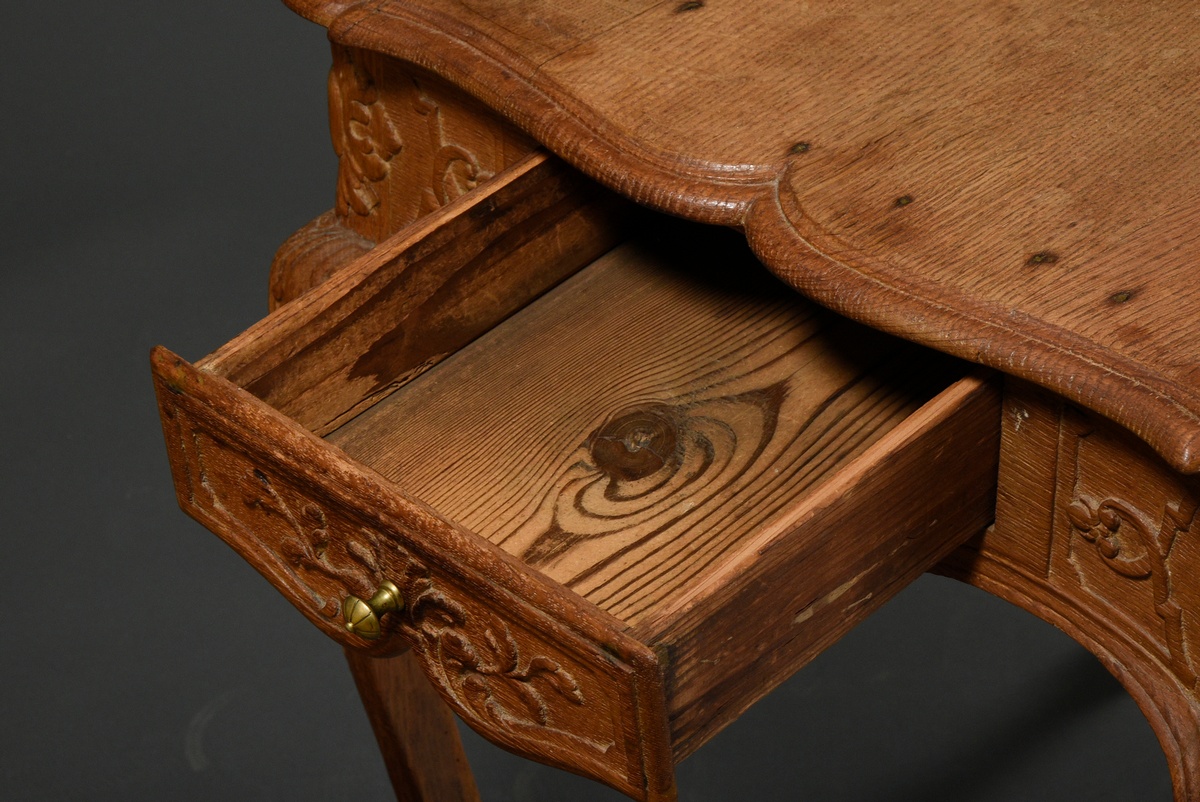 Small oak baroque table with curved top and legs as well as floral carved rack and 2 drawers in the - Image 5 of 5