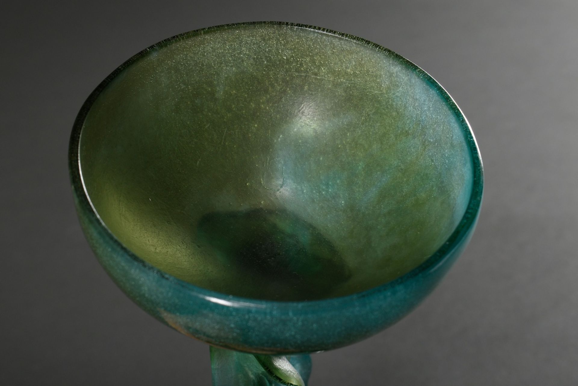 Green pâte de verre glass goblet bowl, bottom sign. "Daum France", 20th century, h. 18cm, min. rubb - Image 3 of 6