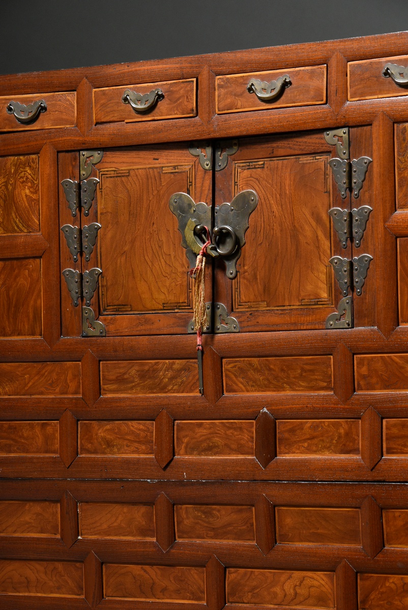 Small Korean cabinet "Icheungjang" with brass "butterfly" fittings on a coffered front with two doo - Image 4 of 9