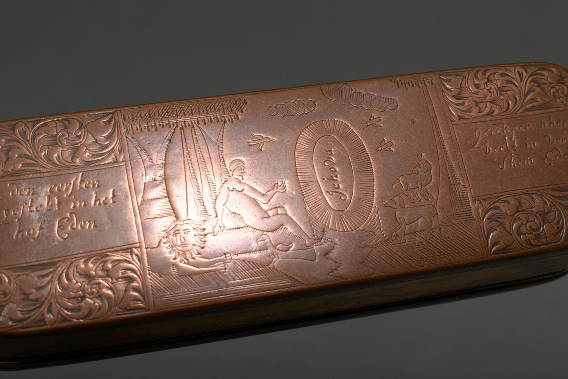 Brass tobacco box with detailed engraving "Creation of Adam" and saying "Siet hier den eersten mens - Image 4 of 9