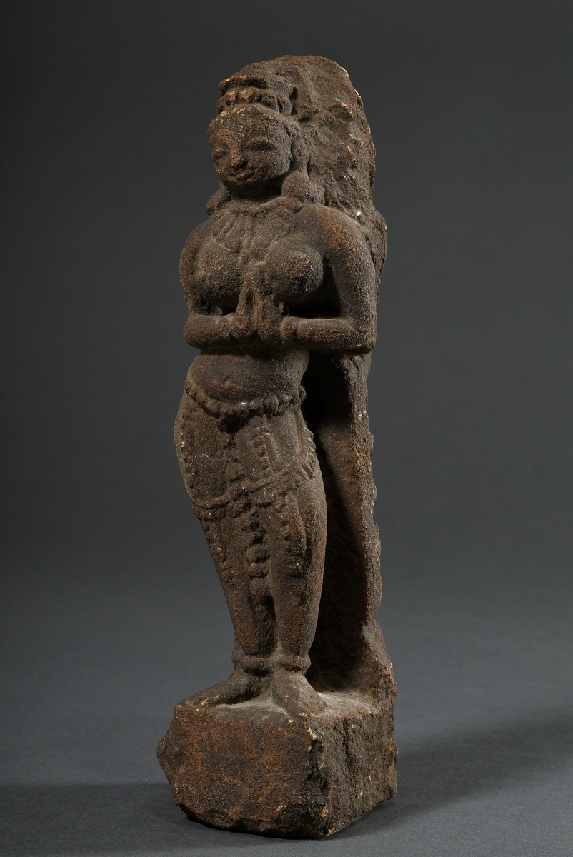 Limestone "Female Adorant", probably Chola dynasty 10th-12th century, h. 25.5cm, traces of age, lat - Image 2 of 5