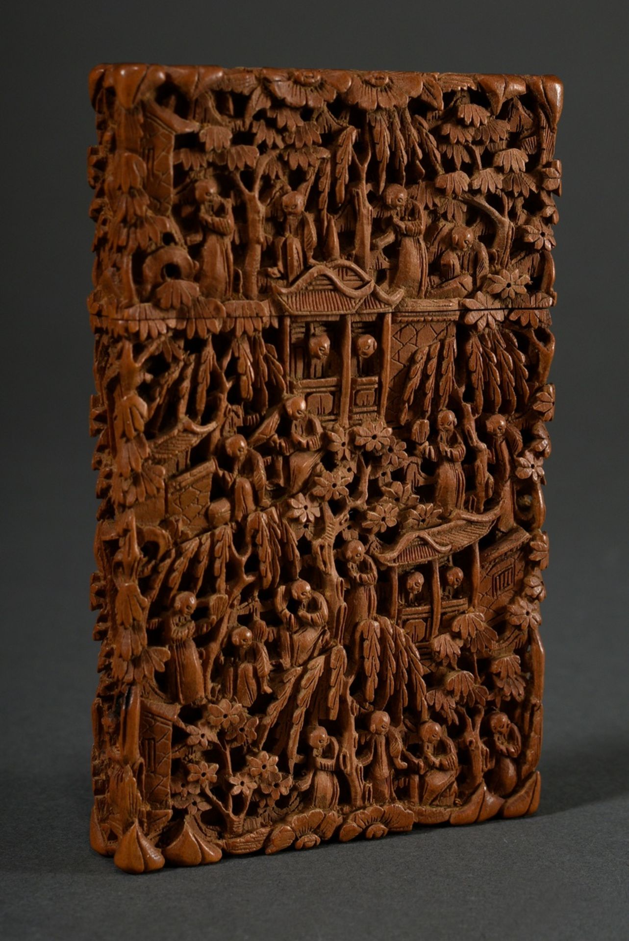 Finely carved boxwood business card case "Garden Scene" China, Canton late Qing dynasty, 11x6,8x1,4