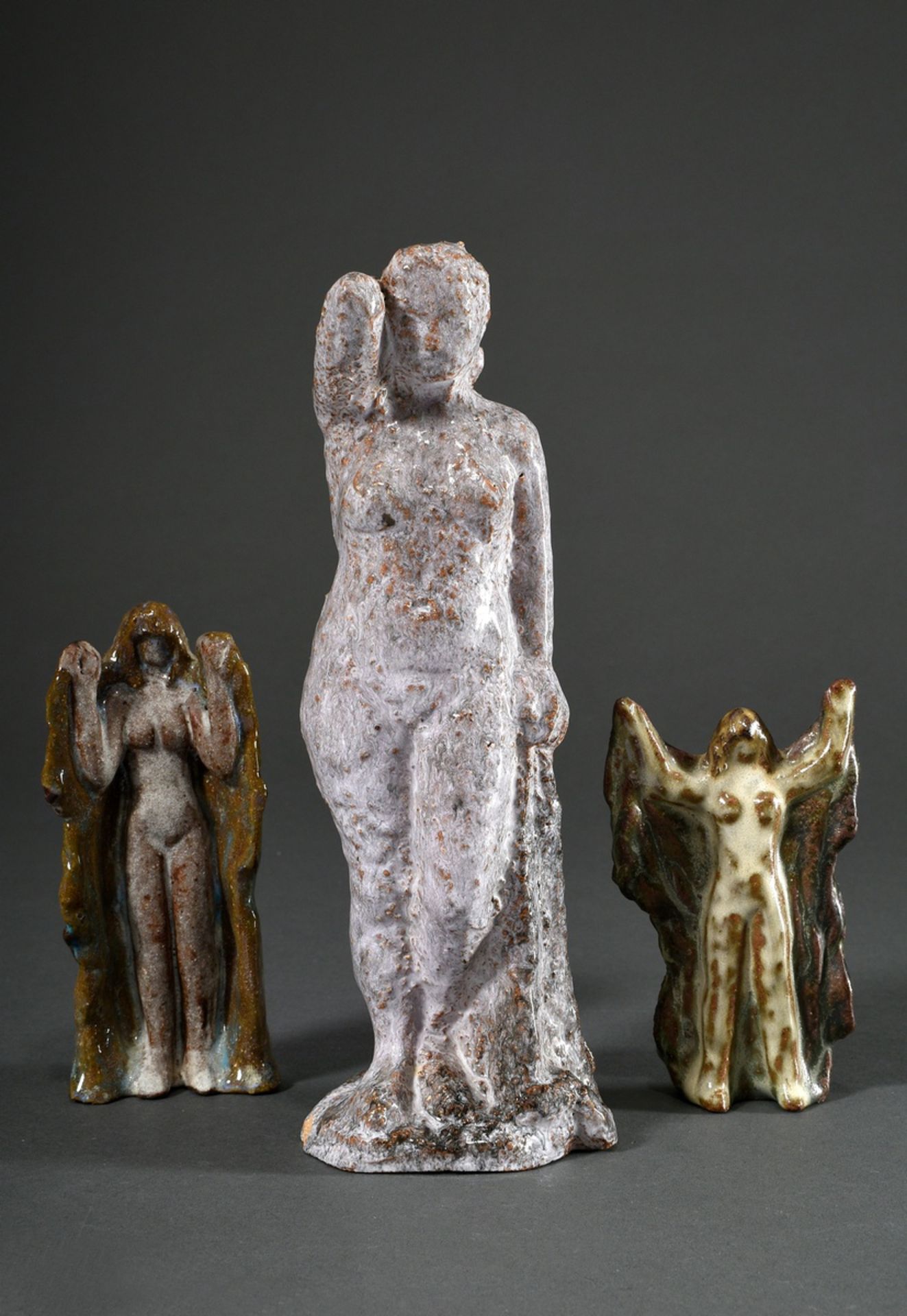 3 Diverse Maetzel, Monika (1917-2010) Figuren "Weiblicher Akt mit Tuch", Keramik hell glasiert, 2x 