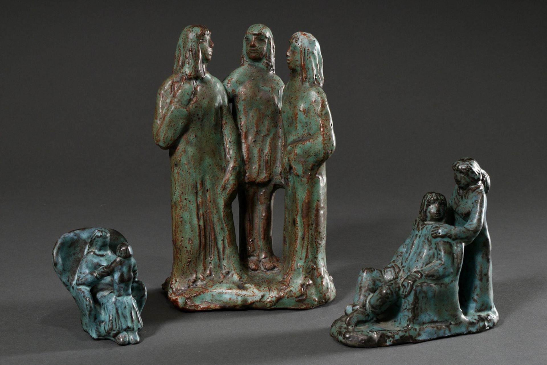 3 Diverse Maetzel, Monika (1917-2010) Figurengruppen "Mann und Frau", "Mutter mit Kind im Sessel" u