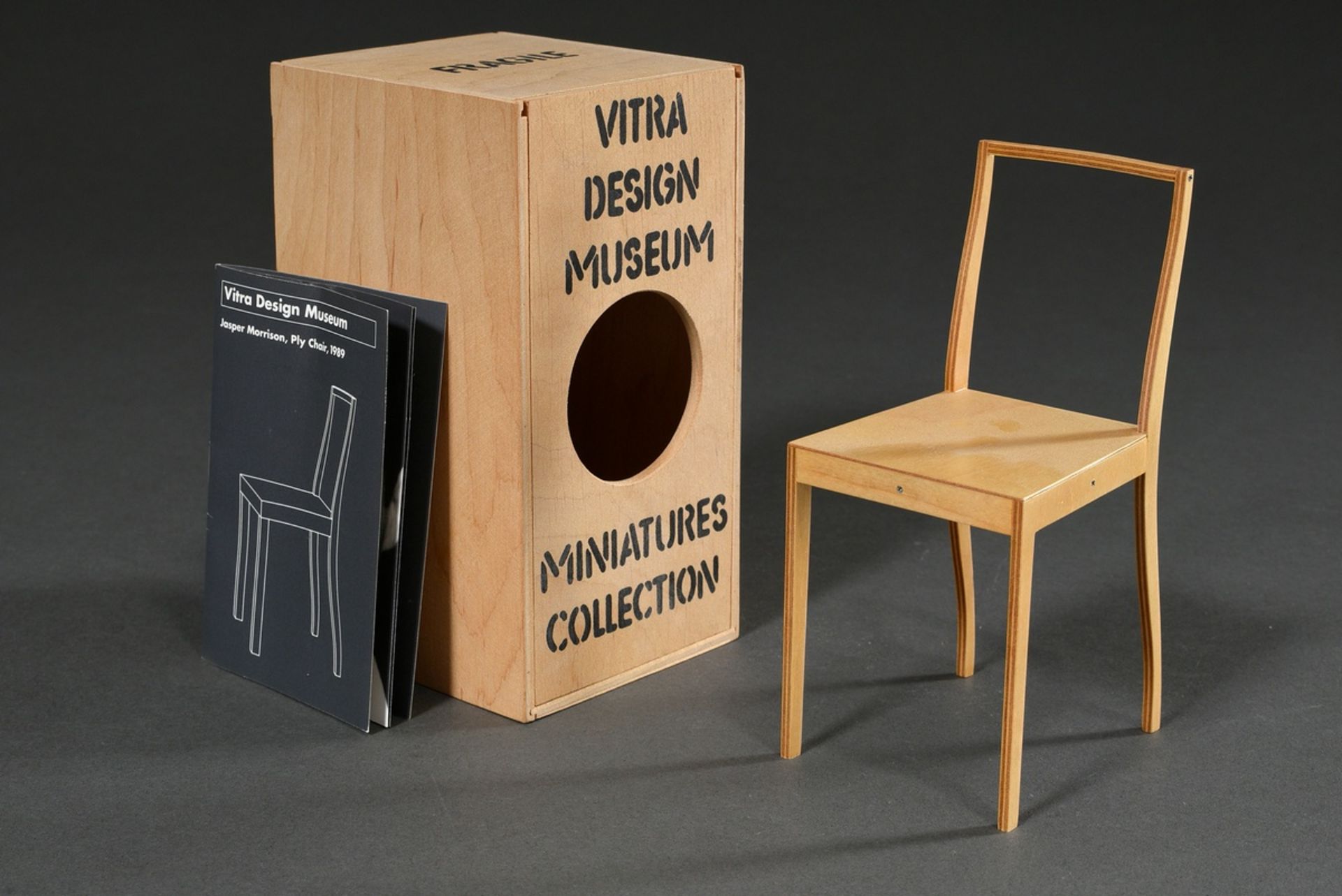 Miniature model chair "Ply Chair", design: Jasper Morrison, 1989 plywood, Vitra Design Museum, Mini