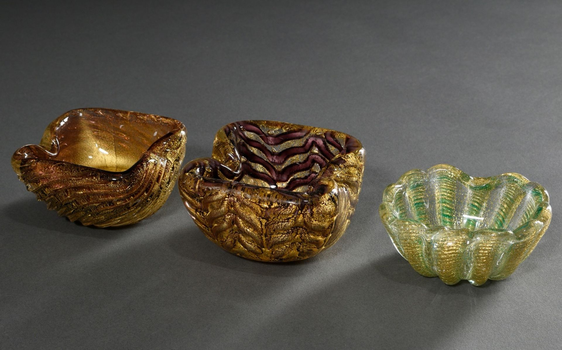 3 Various Barovier & Toso Murano ashtrays in organic form, mouth blown colorless glass with partly  - Image 2 of 3
