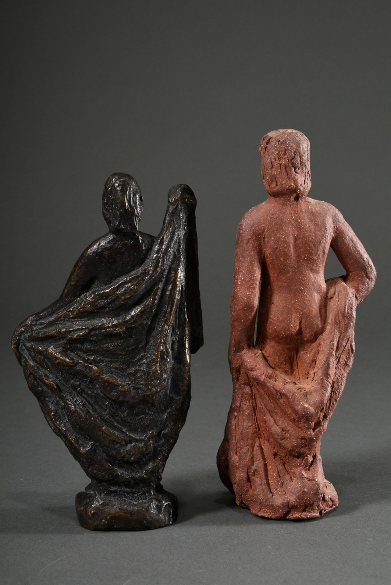 2 Diverse Maetzel, Monika (1917-2010) Figuren "Stehender weiblicher Akt mit Tuch" und "Stehender mä - Bild 2 aus 4