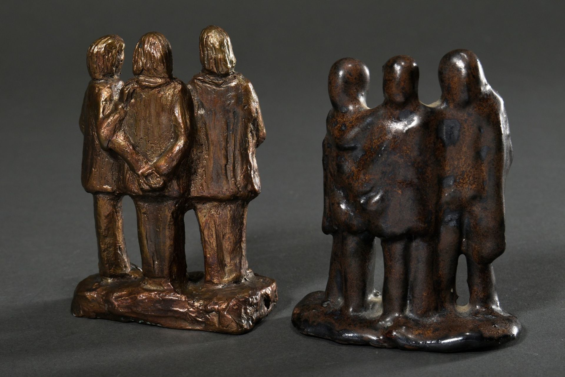 2 Diverse Maetzel, Monika (1917-2010) Figurengruppen "Drei Personen", Bronze/Keramik glasiert, im B - Bild 2 aus 5