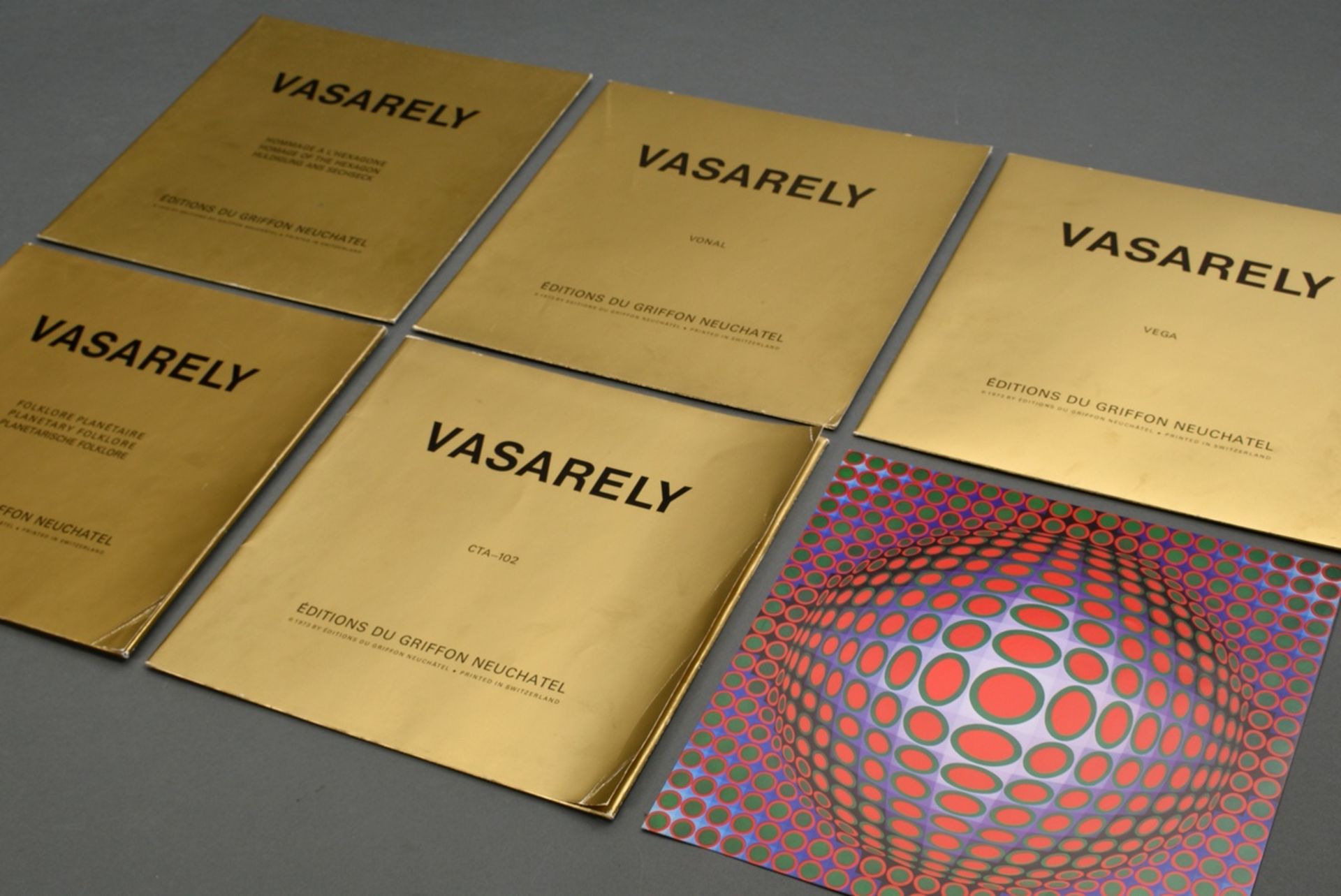 5 Vasarely, Victor (1906-1997) portfolios "Folklore Planétaire" (10 sheets), "CTA-102" (7 sheets),  - Image 3 of 7