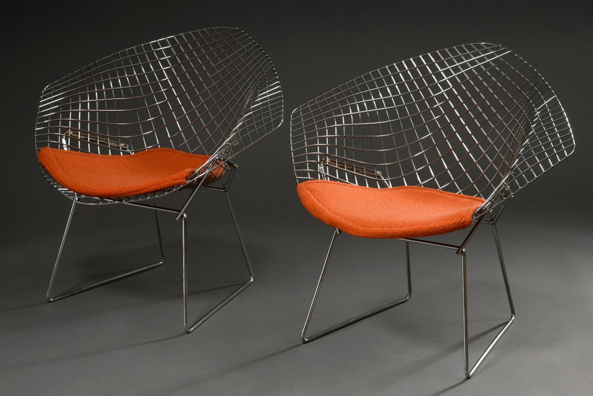 2 Sessel "Diamond Chair", Entw.: Harry Bertoia 1952 für Knoll International, verchromter Stahldraht