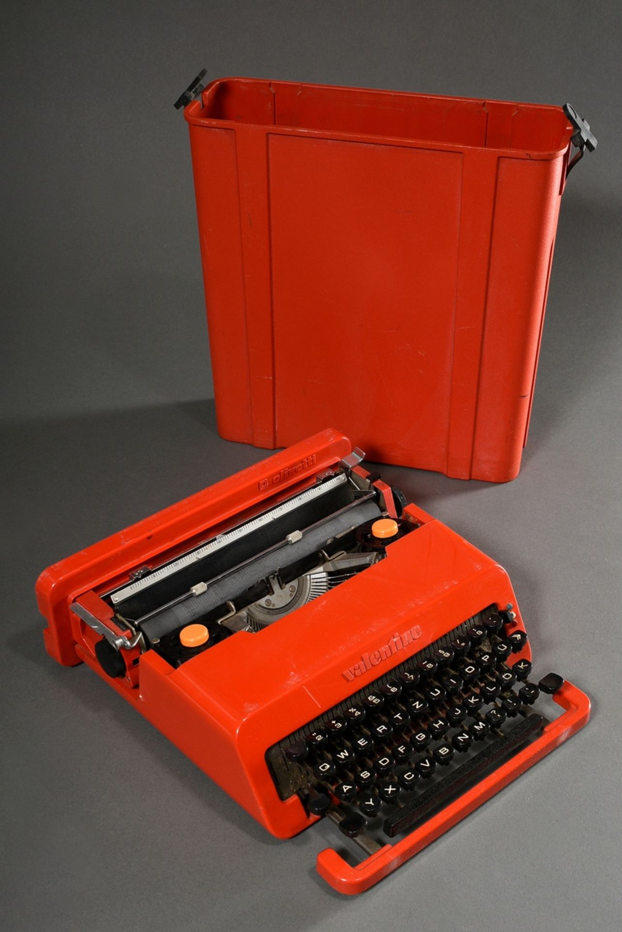 Sottsas, Ettore (1917-2007) typewriter "Valentine", design: 1968, manufactured by Olivetti/Barcelon