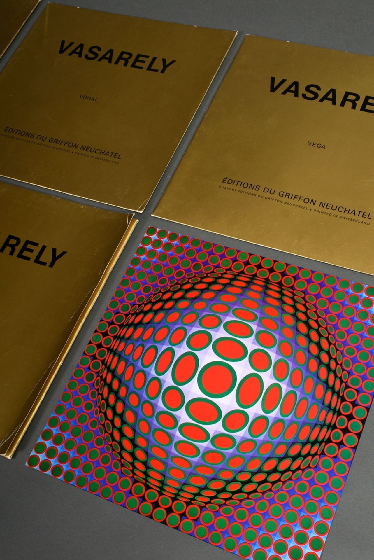 5 Vasarely, Victor (1906-1997) portfolios "Folklore Planétaire" (10 sheets), "CTA-102" (7 sheets),  - Image 4 of 7