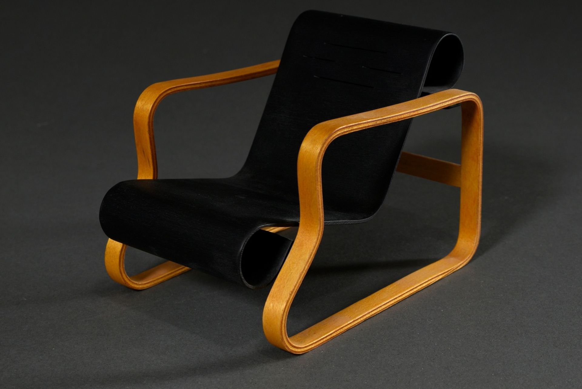 Miniature model armchair "No. 41 Paimio", design: Alvar Aalto 1930, plywood, lacquered, Vitra Desig - Image 2 of 4