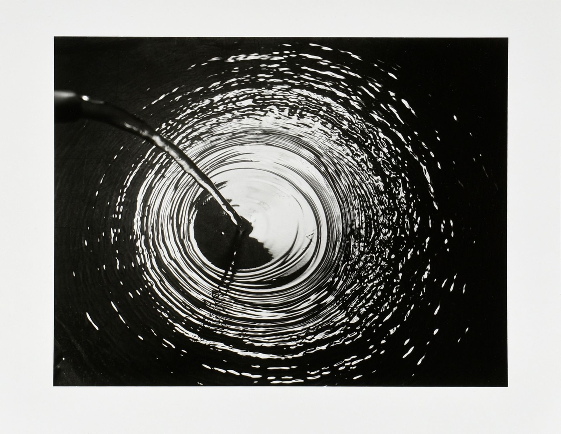 Schneiders, Toni (1920-2006) "Wasserkreise" 1952/2015, Fotografie, Griffelkunst, verso Nachlassanga
