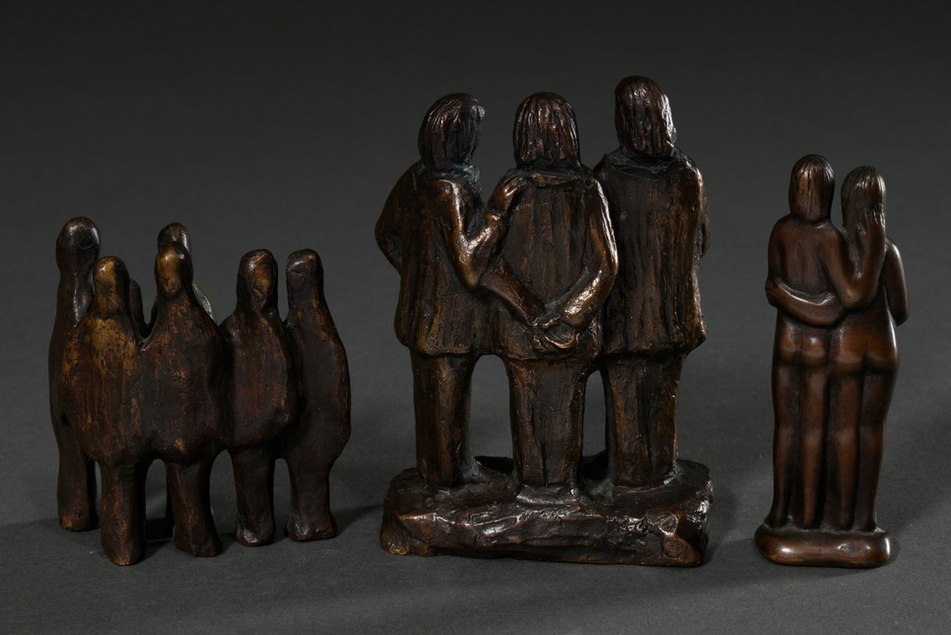 3 Diverse Maetzel, Monika (1917-2010) Figurengruppen "Drei Personen", "Sieben Personen" und "Adam u - Bild 2 aus 3