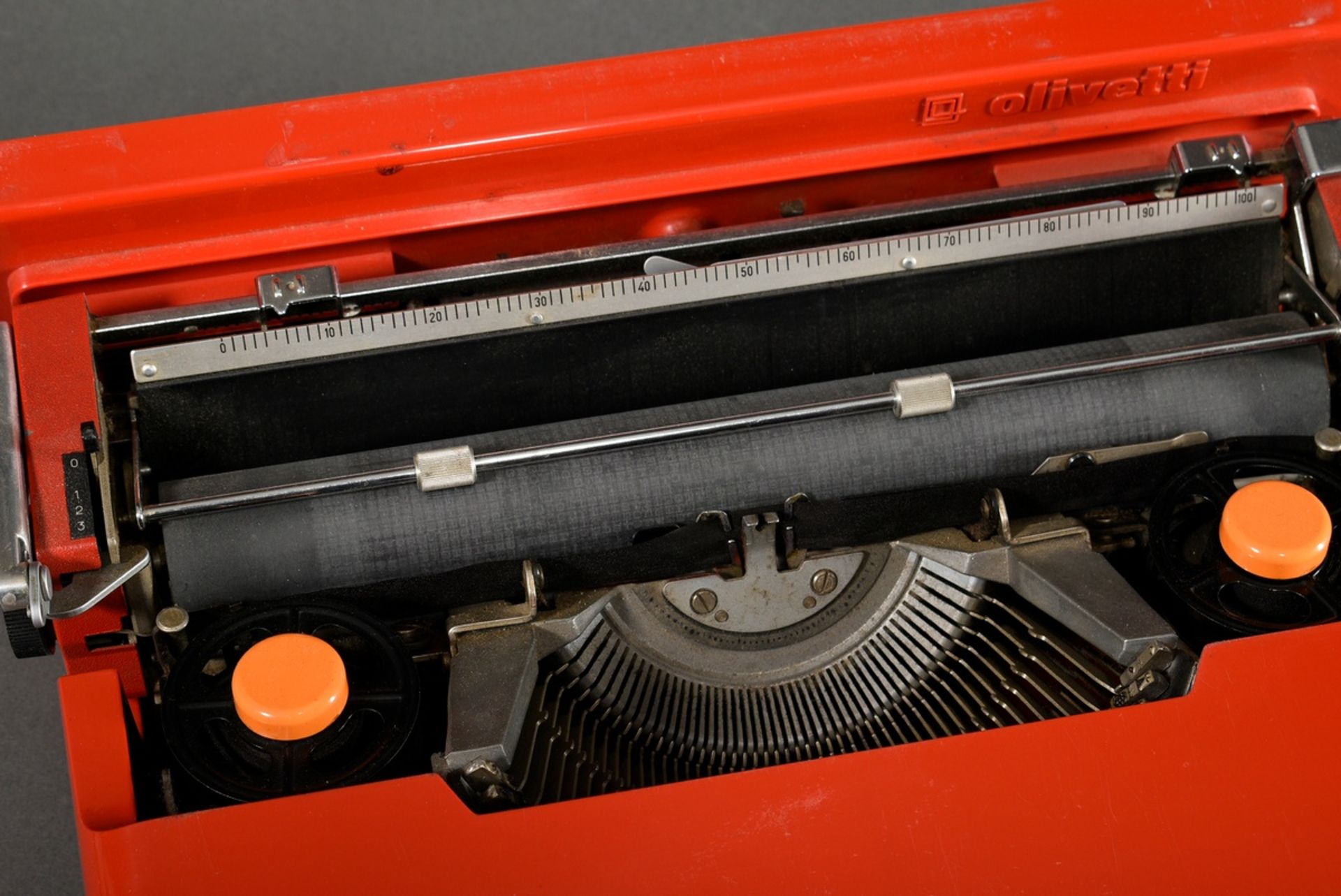 Sottsas, Ettore (1917-2007) typewriter "Valentine", design: 1968, manufactured by Olivetti/Barcelon - Image 4 of 8