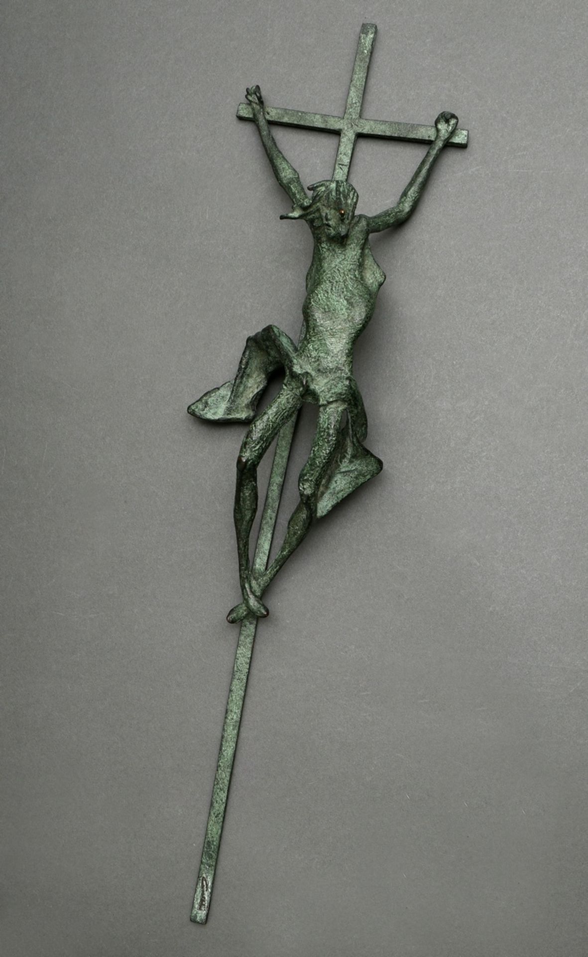 Capellini, Sergio (*1942) "Christus am Kreuz", Bronze grün patiniert, sign., 44x11,5cm, min. berieb - Bild 6 aus 6