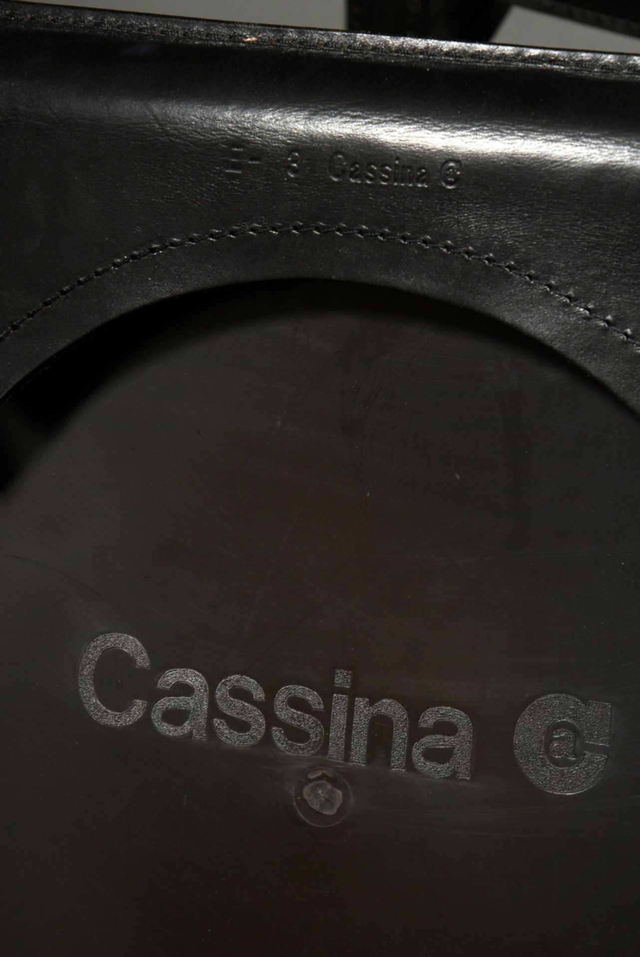 4 Cassina CAB 412 Stühle, lackiertes Stahlgestell mit schwarzem Kernlederbezug, Entw.: Mario Bellin - Bild 6 aus 7