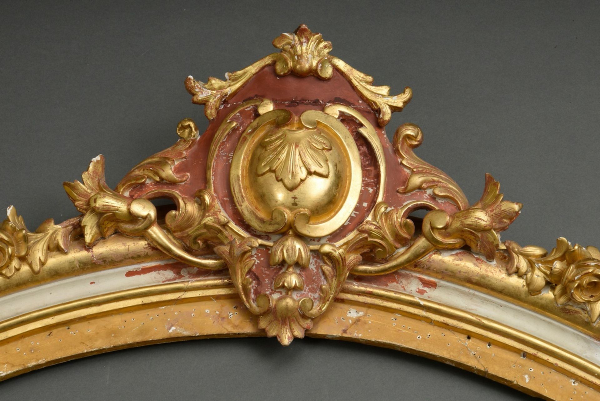 Large arched supraport with wrapped leaf and flower garland and central coat of arms cartouche, whi - Image 2 of 6