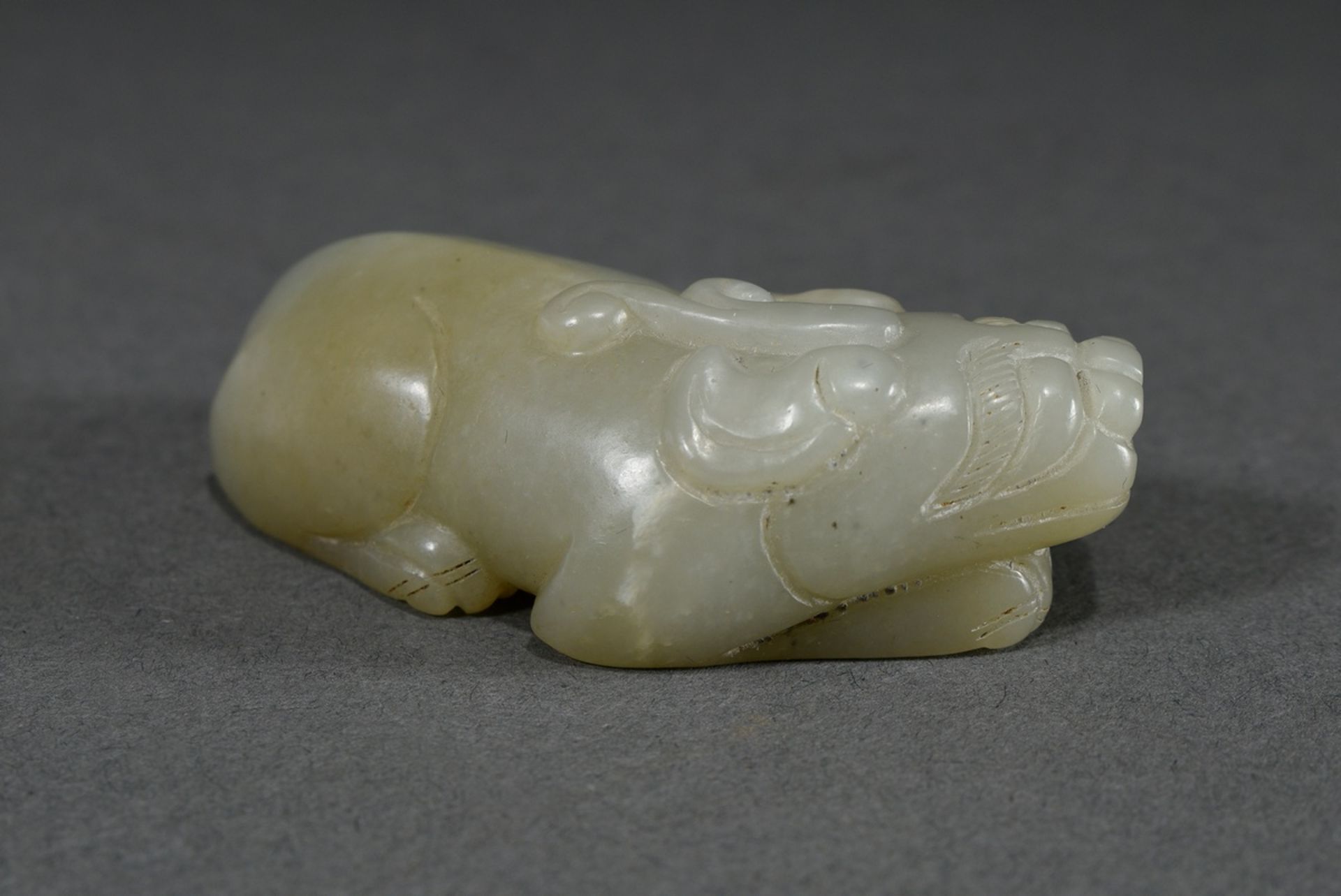 Fine celadon jade figure "Reclining Qilin" in Song style, China, l. 6cm - Image 2 of 4