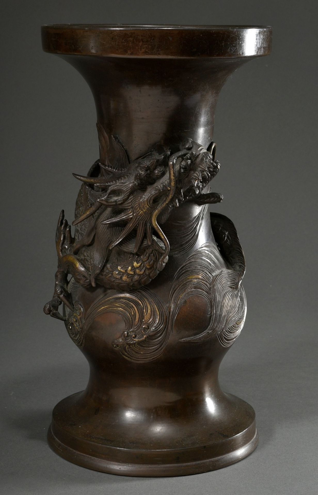 Japanese bronze temple vase with sculpted dragon, dark patinated and chiselled, 4-character Genzan