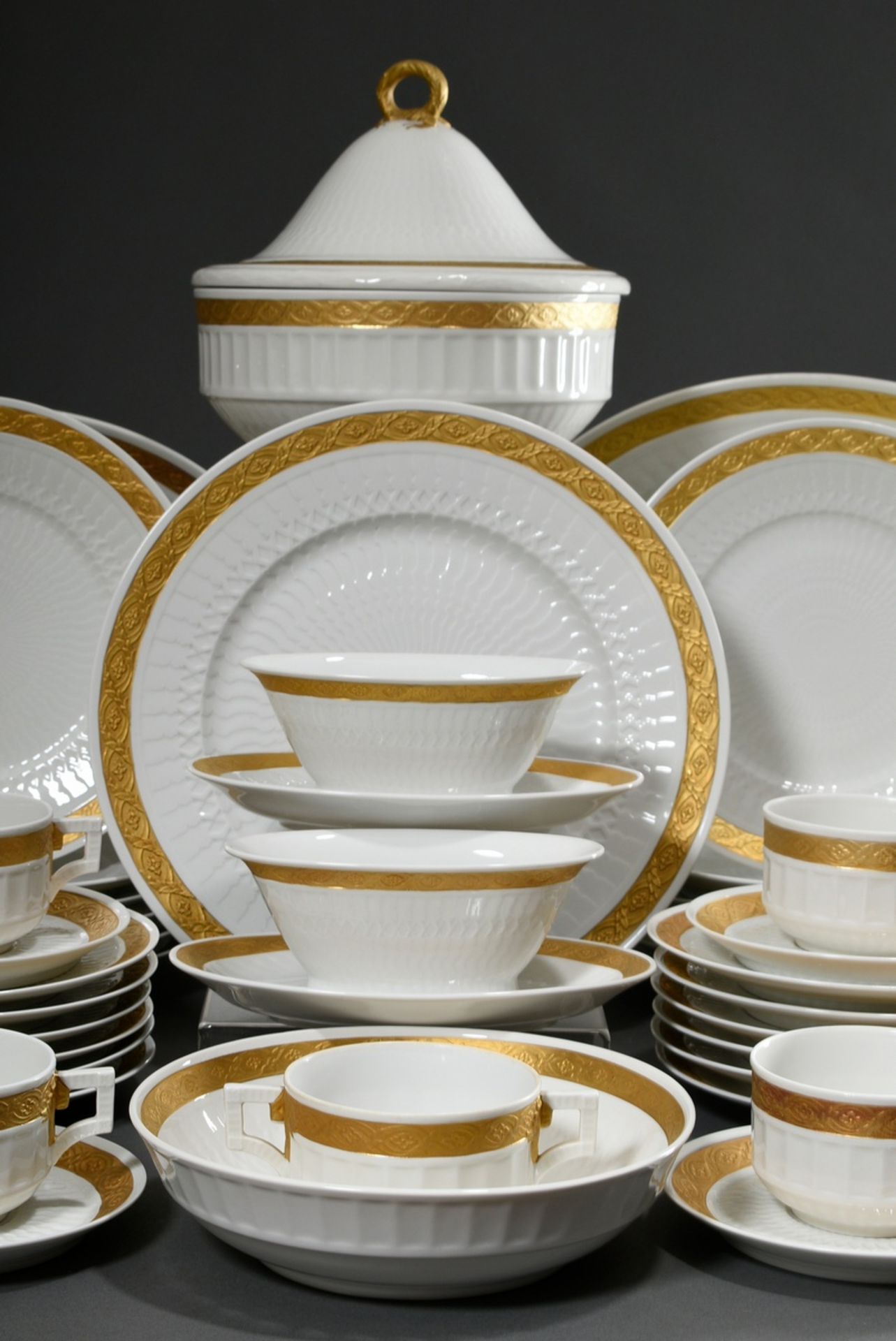 67 pieces Royal Copenhagen "Fan Gold", consisting of: 12 dinner plates (Ø 26cm, 11519), 11 small di - Image 2 of 4