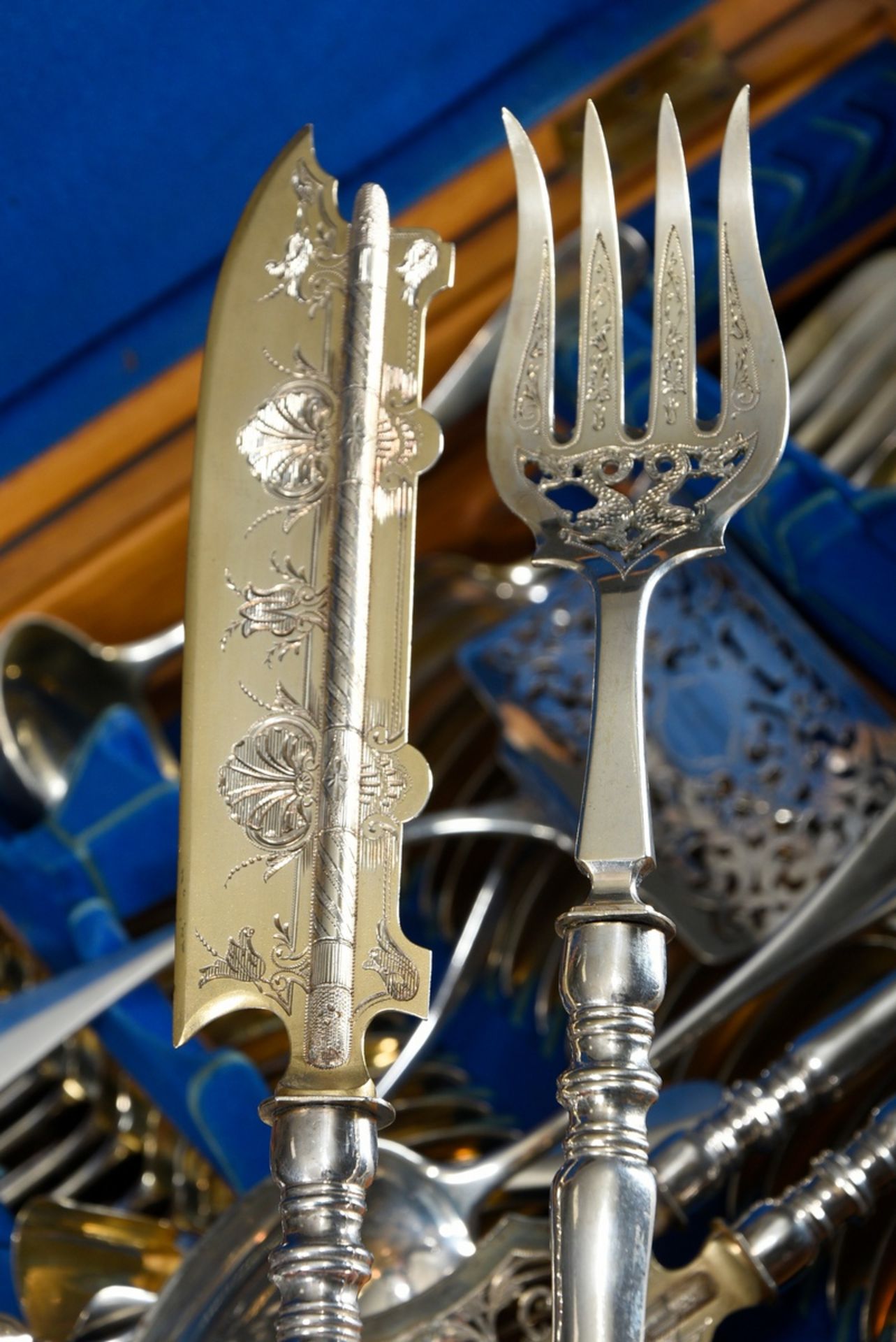 203 Pieces of cutlery in olive shape with oval reserve in relief and laurel leaf pearl border, Frie - Image 11 of 13