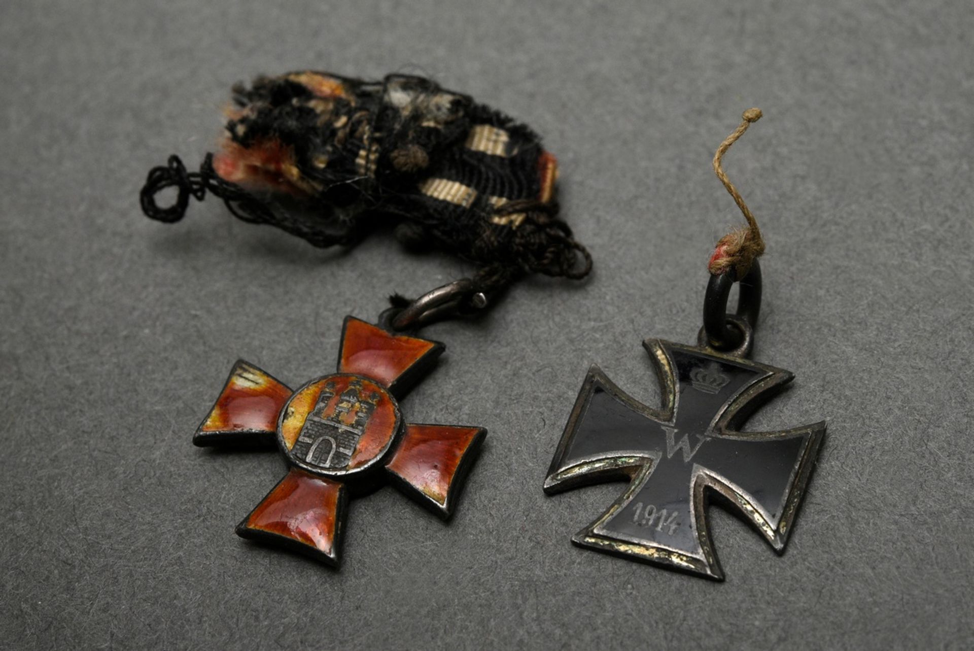 2 Various medal miniatures First World War: Iron Cross 1914 (silver 800 enamelled, ca. 2x1,5cm) and