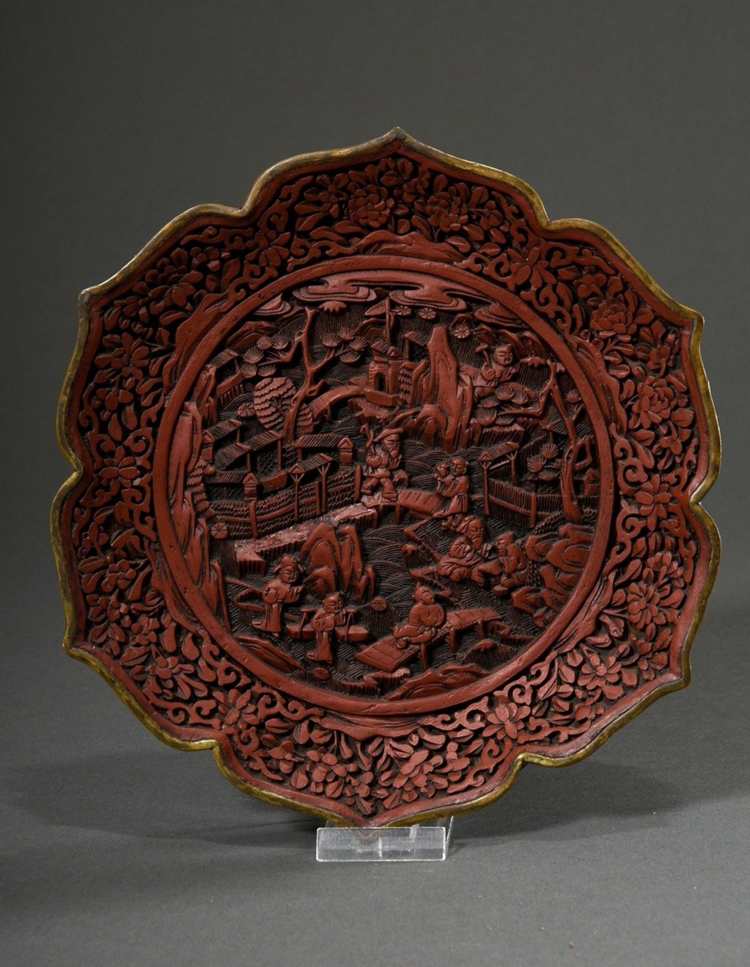 4 Various red carved lacquer objects: small round paper mache lidded box "Three playing children" ( - Image 2 of 19