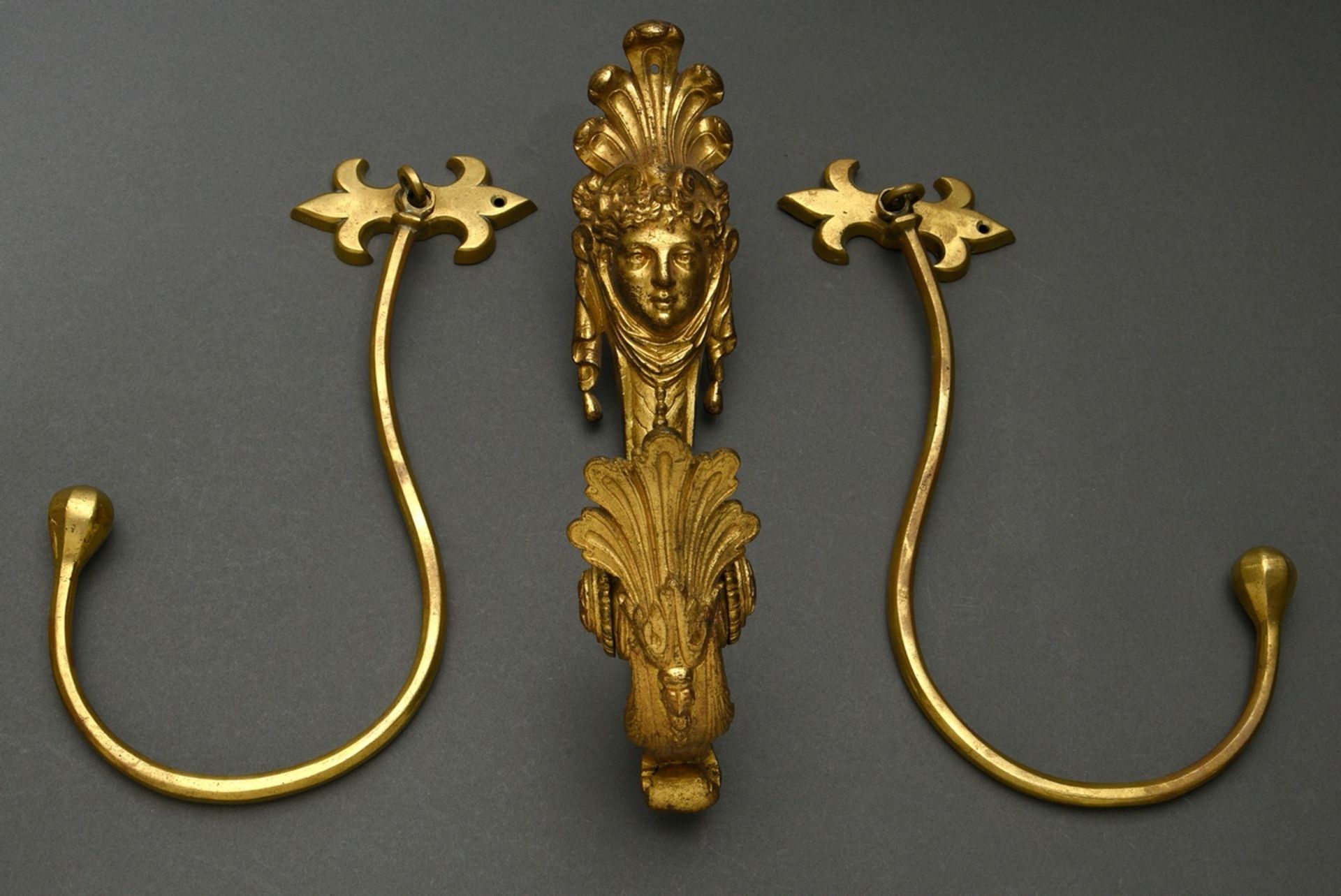 3 Various brass curtain holders: Pair in plain façon with bourbon lily and movable hooks (h. 32cm)