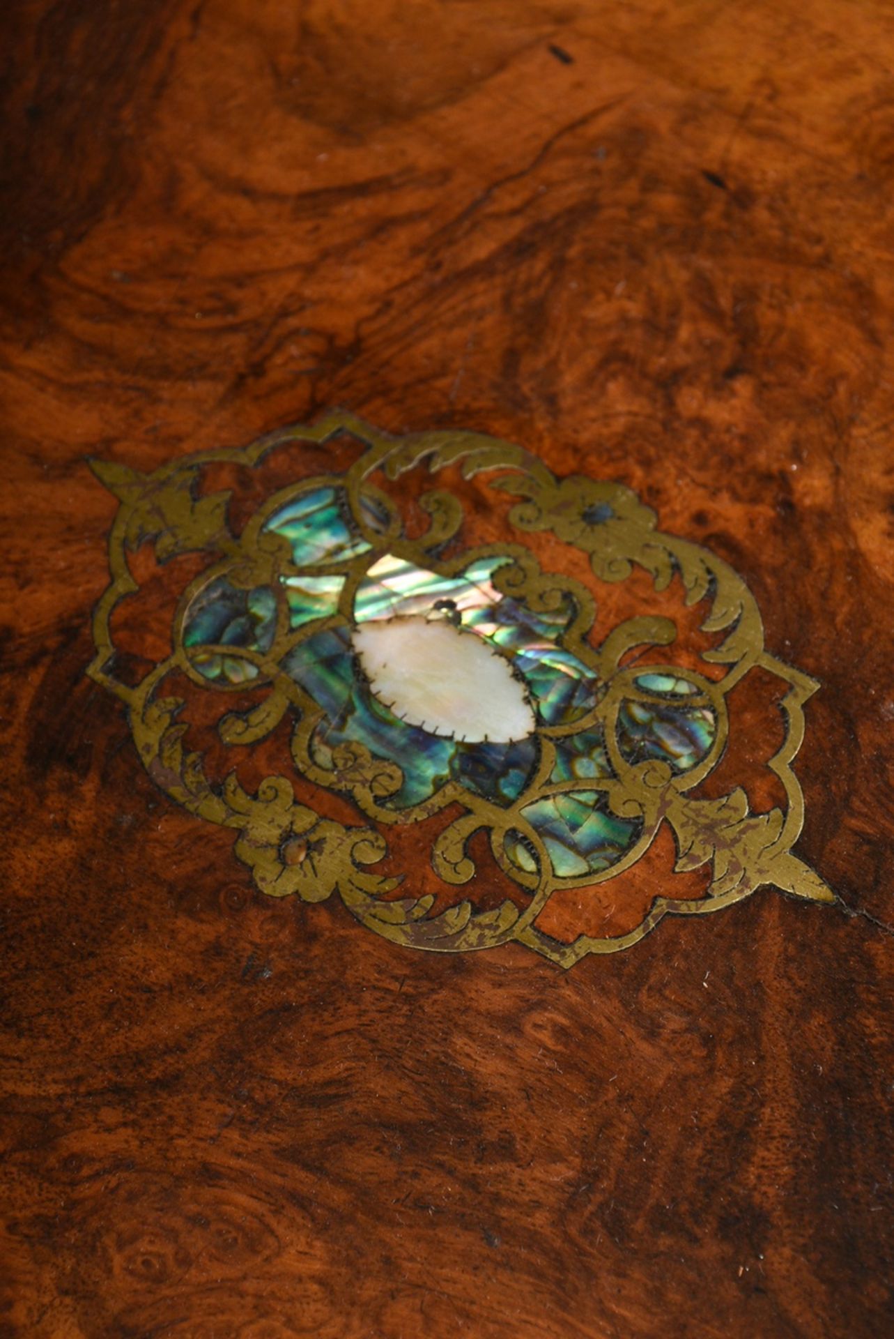 Photo viewer in walnut casket with arched lid and ornamental brass mother-of-pearl inlays, 34 old b - Image 4 of 11