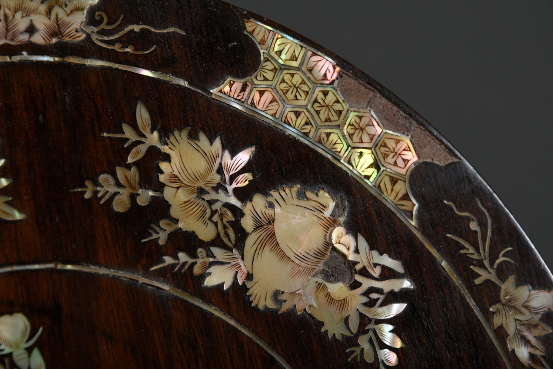 Large round wooden lidded box with mother-of-pearl inlays "Flowers, Fruits and Birds", South China - Image 4 of 7