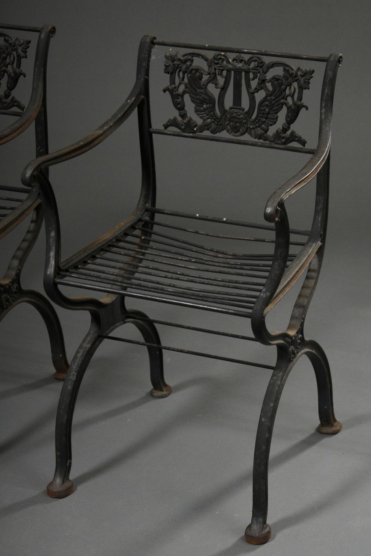 2 Classicist garden chairs with simple cheek frame and backrest "Geflügelte Lyra mit Medusenhaupt u - Image 2 of 4