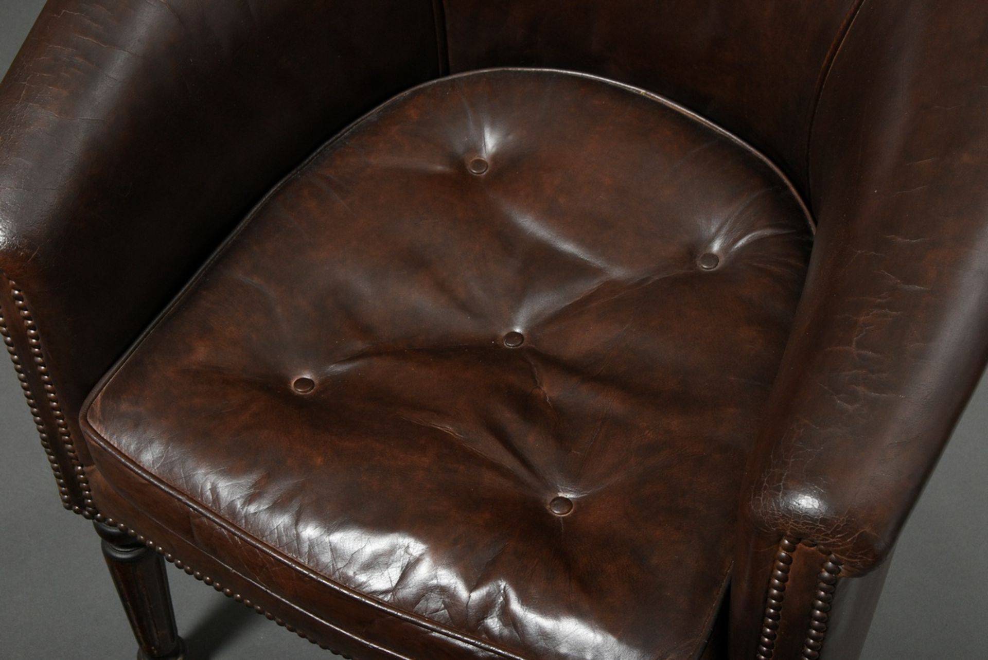 Dark brown leather club armchair with semi-circular backrest and fluted front legs, removable cushi - Image 2 of 3